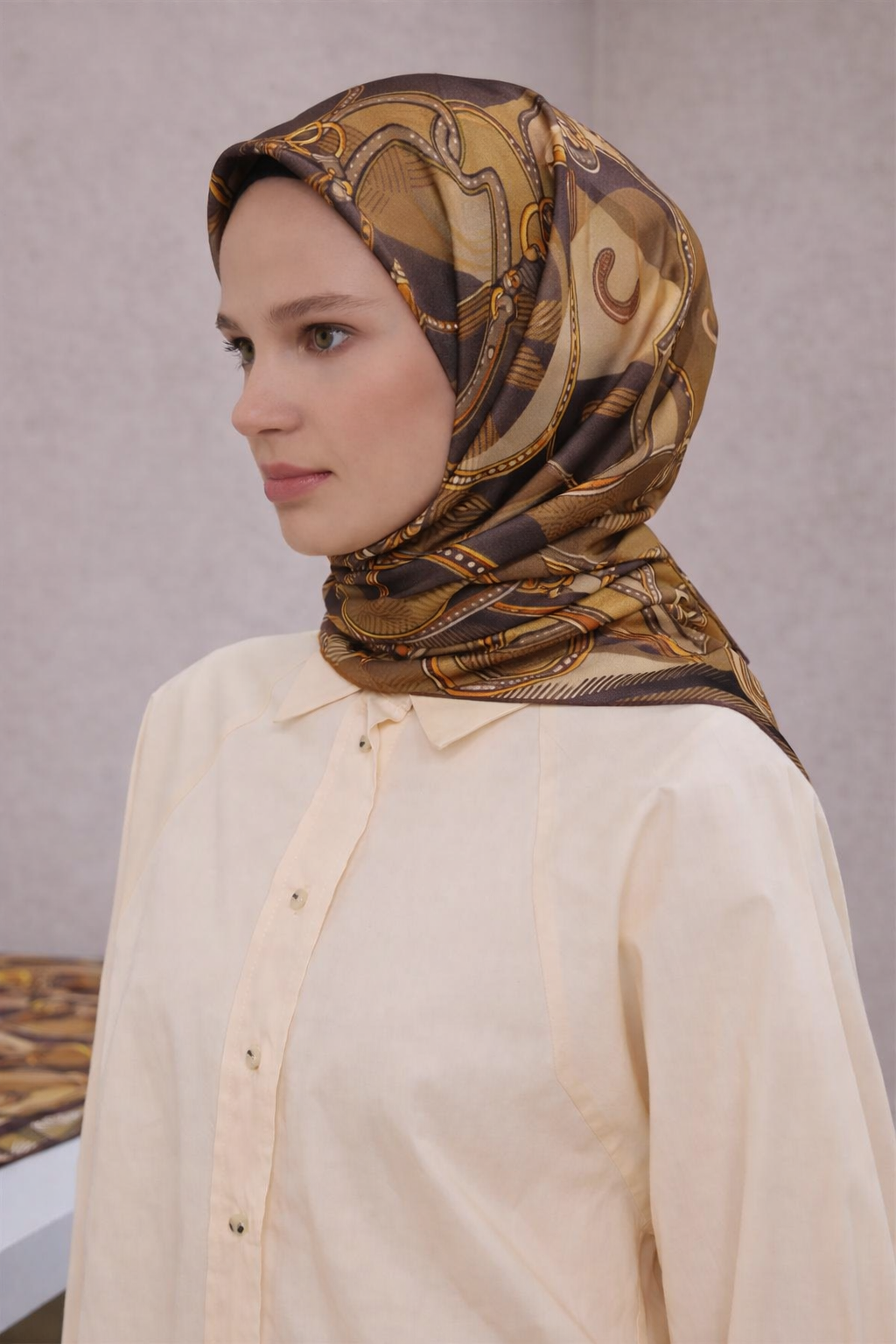 BELLİ EKOSE KEMER DESEN İPEK EŞARP