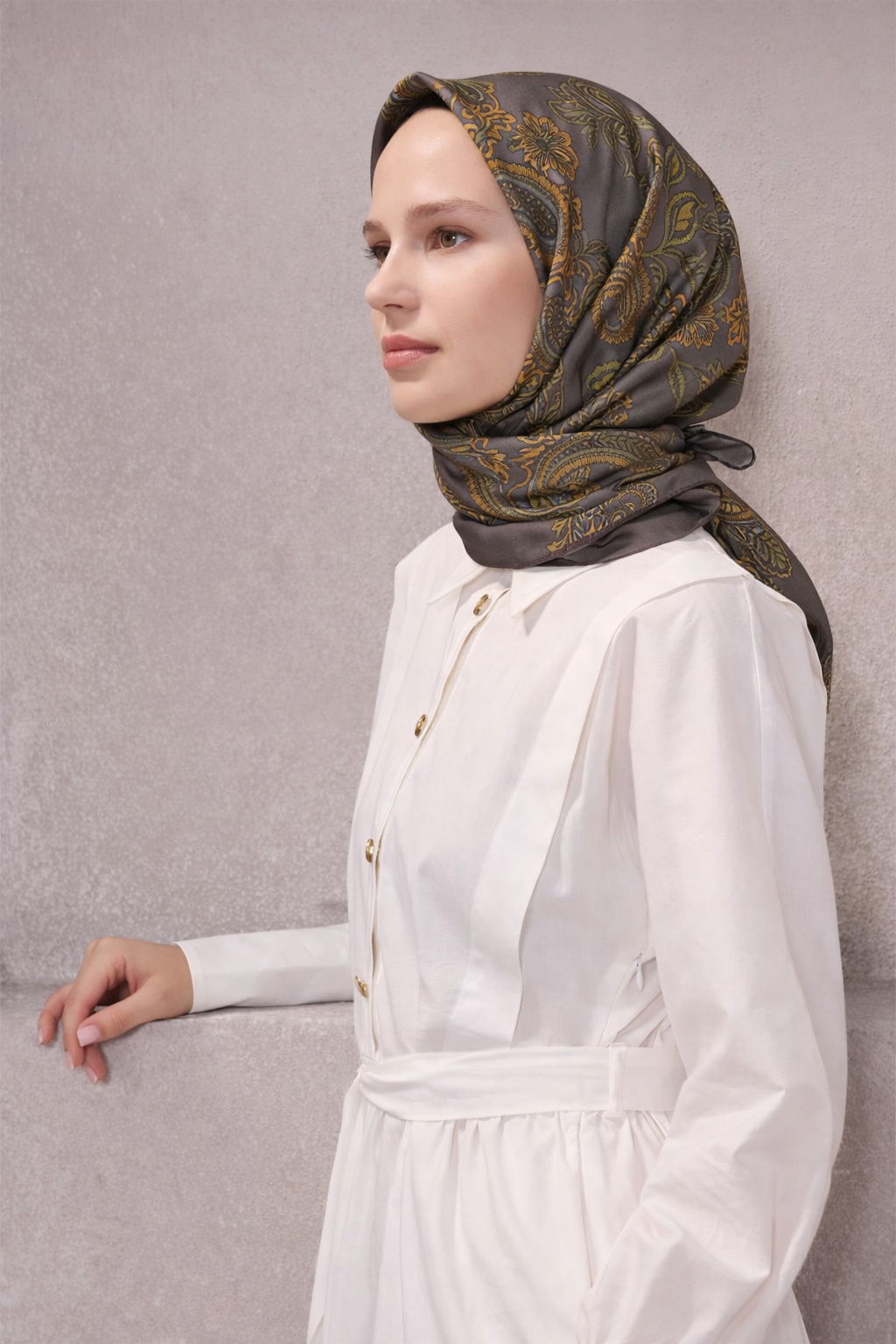 BELLİ ÇİÇEK DESEN İPEK EŞARP