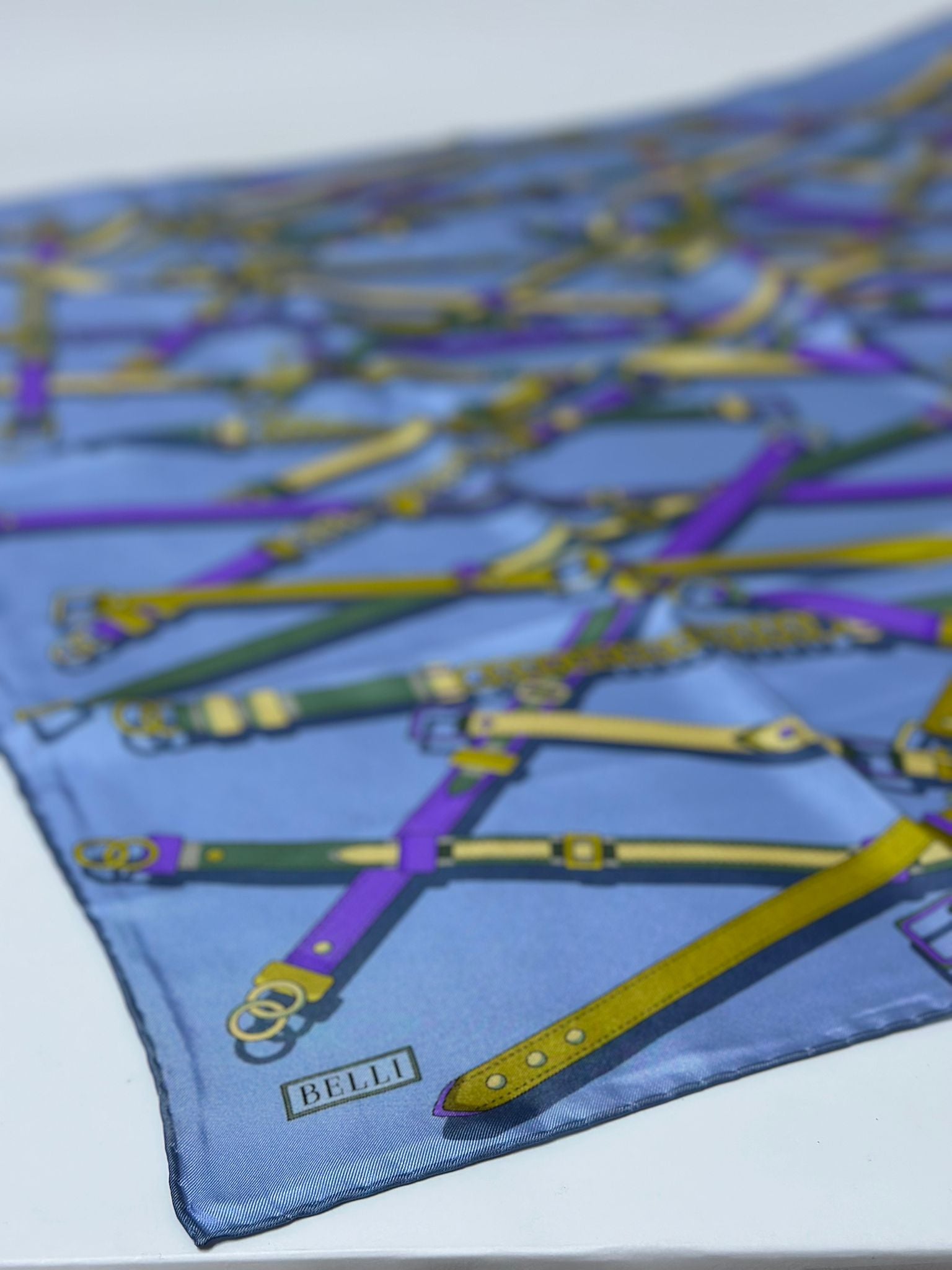 BELLİ KEMER DESEN İPEK EŞARP