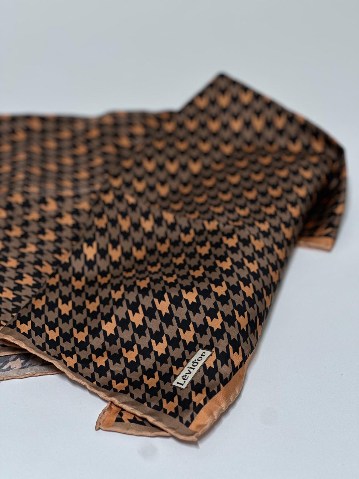 LEVİDOR KAZ AYAĞI DESEN İPEK EŞARP