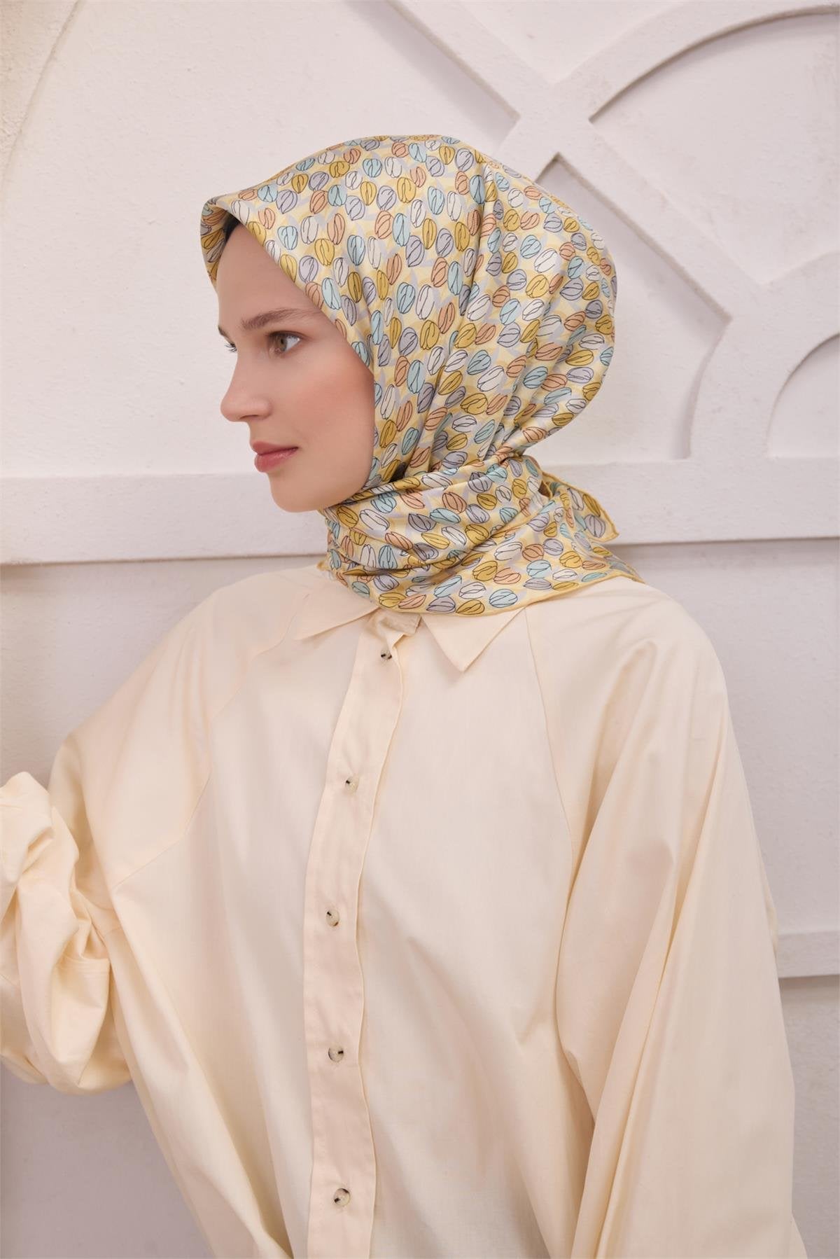 BELLİ ÇİÇEK DESEN İPEK EŞARP