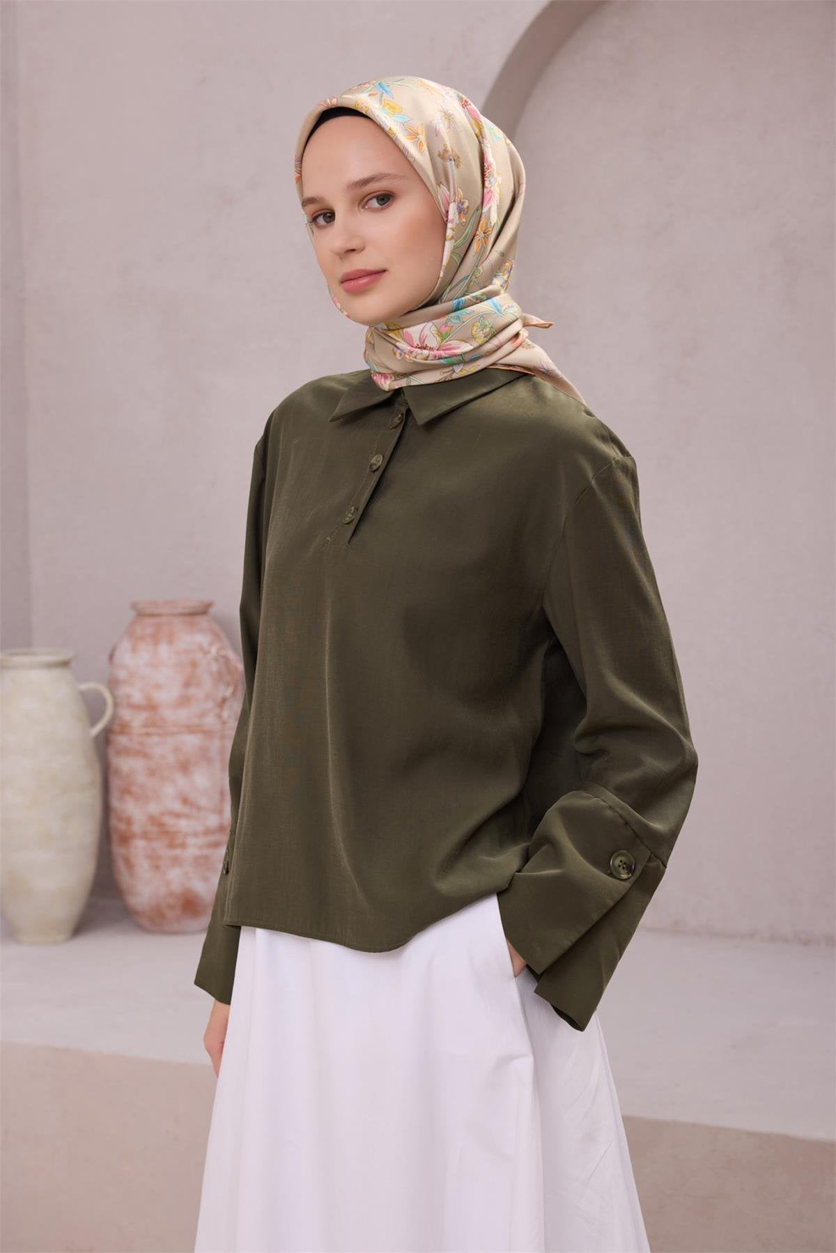 BELLİ ÇİÇEK DESEN İPEK EŞARP