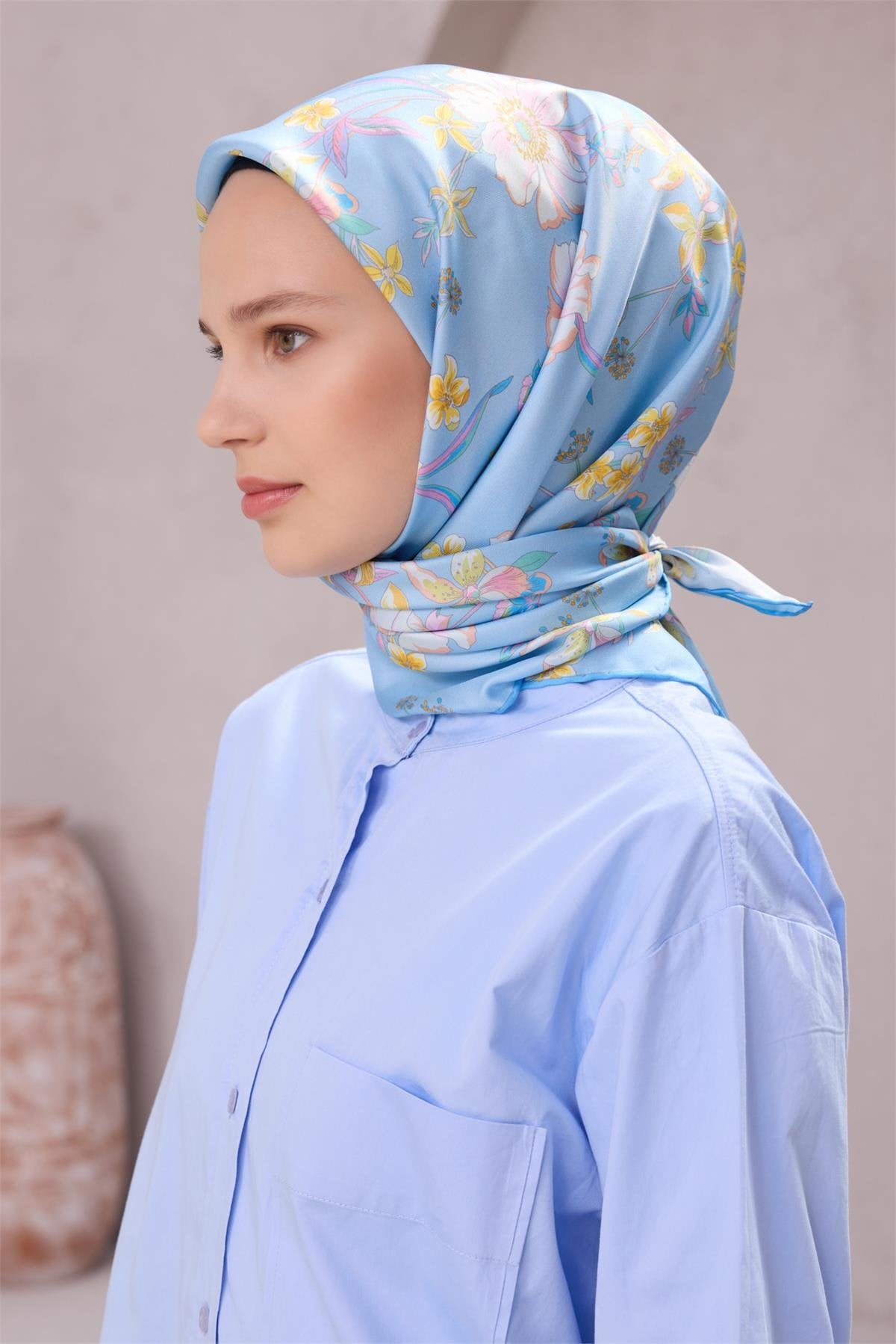 BELLİ ÇİÇEK DESEN İPEK EŞARP