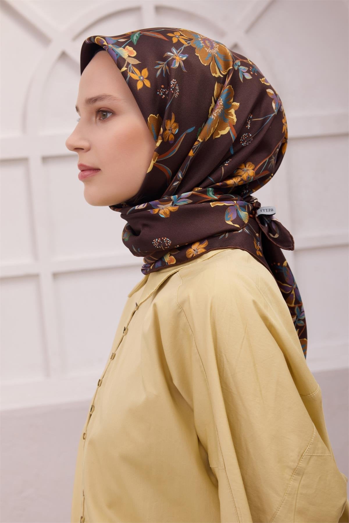 BELLİ ÇİÇEK DESEN İPEK EŞARP