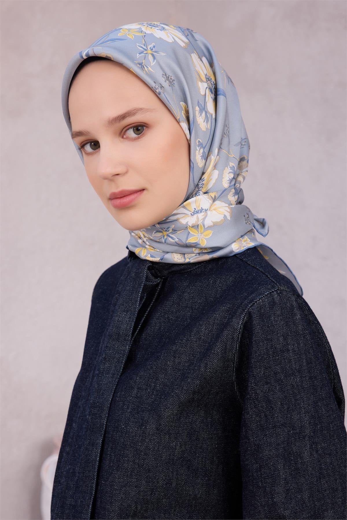 BELLİ ÇİÇEK DESEN İPEK EŞARP