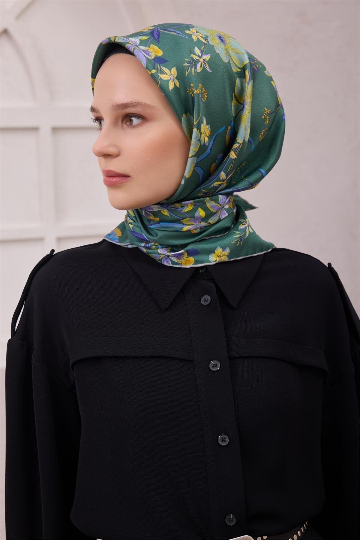 BELLİ ÇİÇEK DESEN İPEK EŞARP