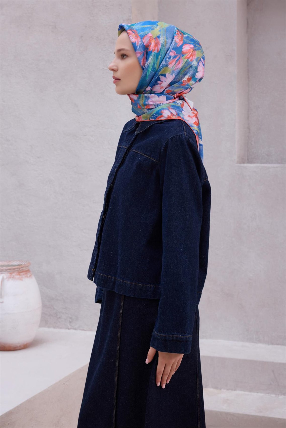 BELLİ ÇİÇEK DESEN İPEK EŞARP