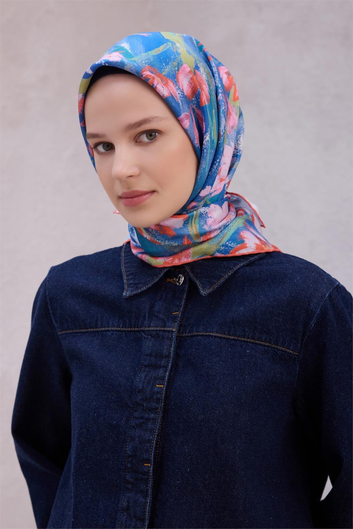 BELLİ ÇİÇEK DESEN İPEK EŞARP