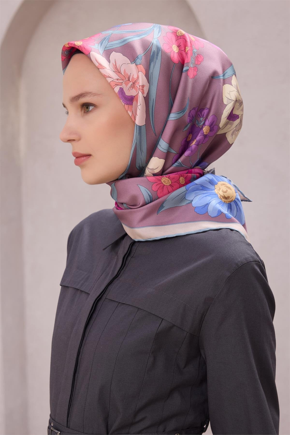 BELLİ ÇİÇEK DESEN İPEK EŞARP