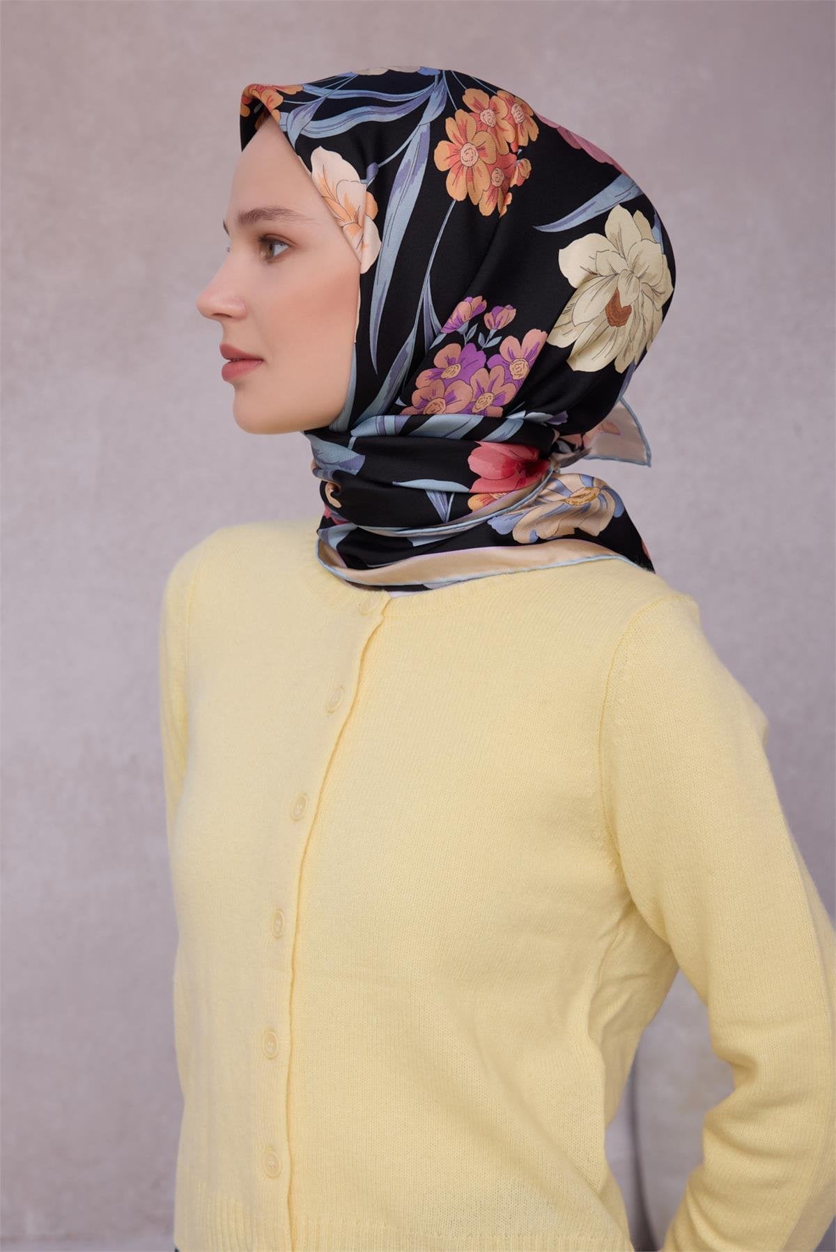 BELLİ ÇİÇEK DESEN İPEK EŞARP