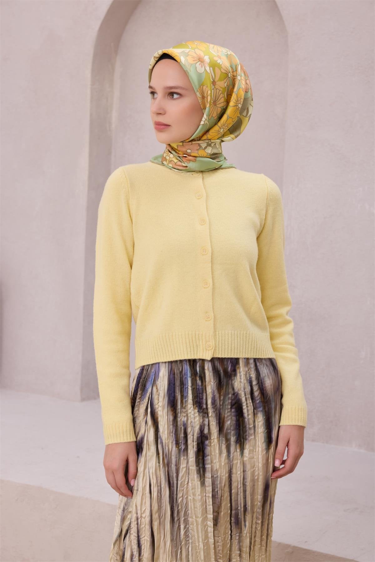 BELLİ ÇİÇEK DESEN İPEK EŞARP