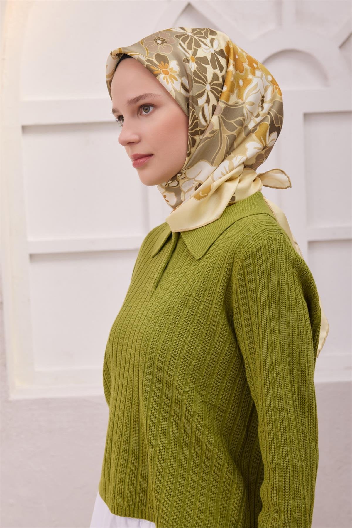 BELLİ ÇİÇEK DESEN İPEK EŞARP