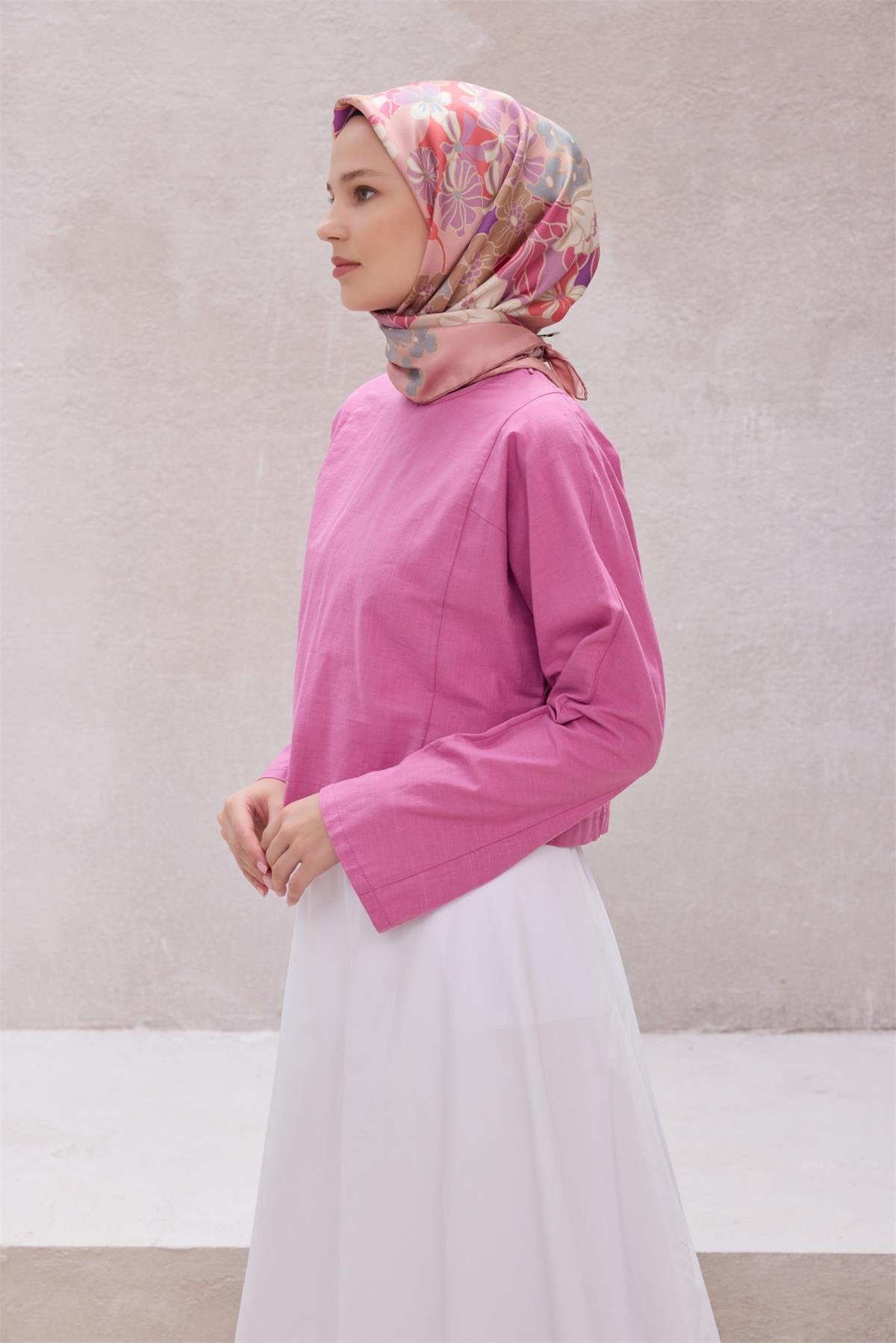 BELLİ ÇİÇEK DESEN İPEK EŞARP