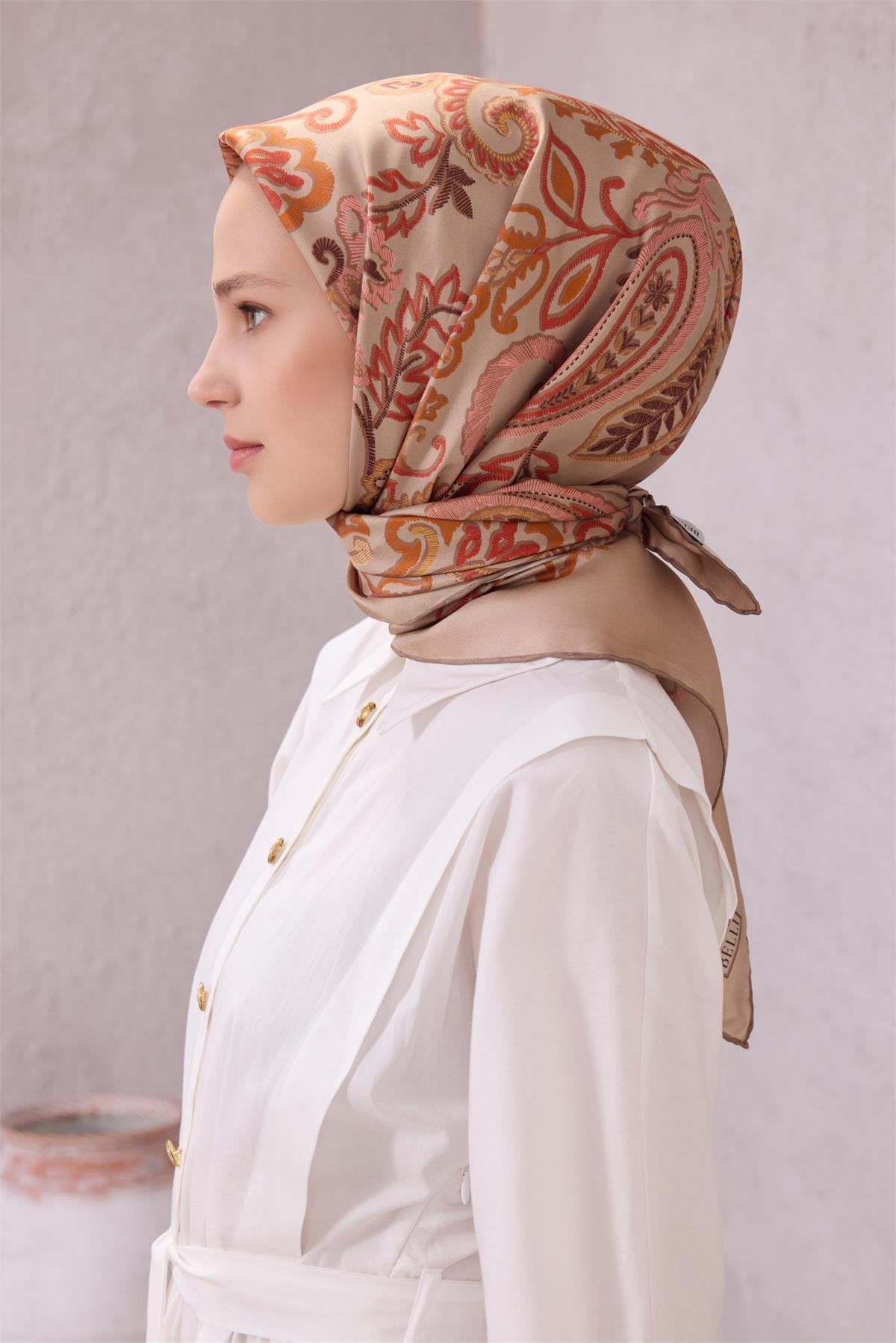 BELLİ ÇİÇEK DESEN İPEK EŞARP