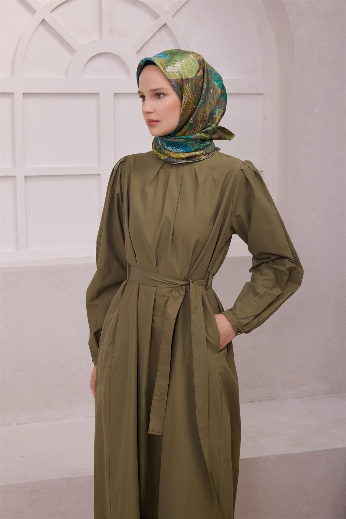 BELLİ ÇİÇEK DESEN İPEK EŞARP