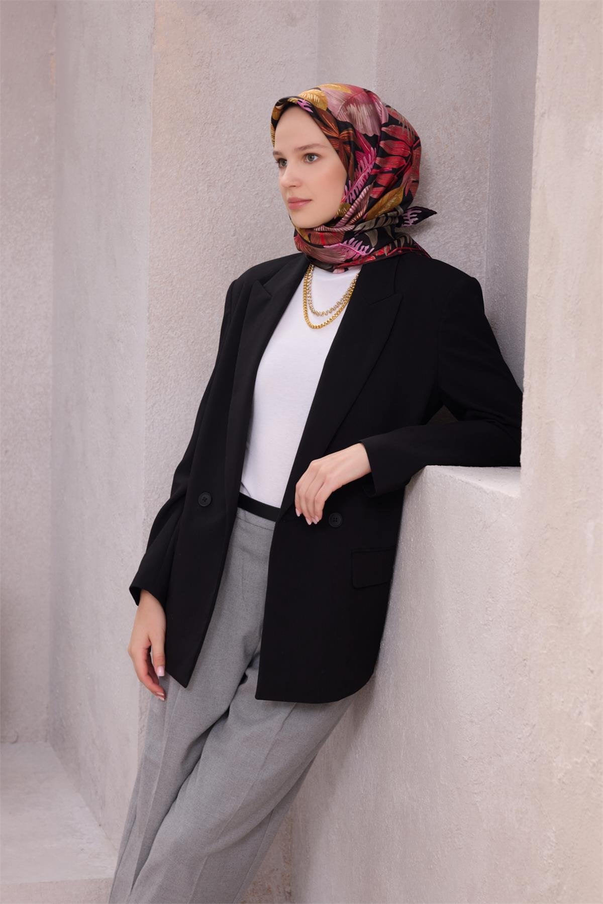 BELLİ ÇİÇEK DESEN İPEK EŞARP