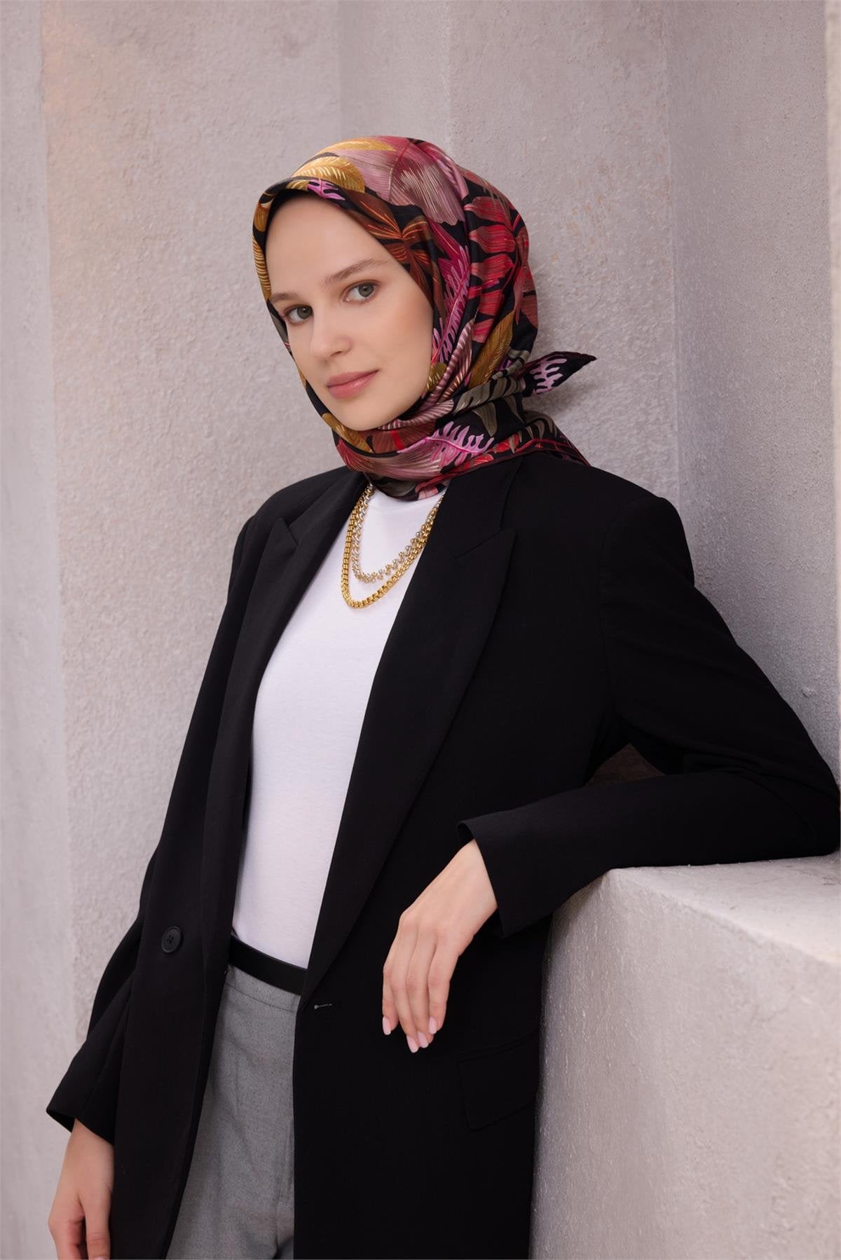 BELLİ ÇİÇEK DESEN İPEK EŞARP