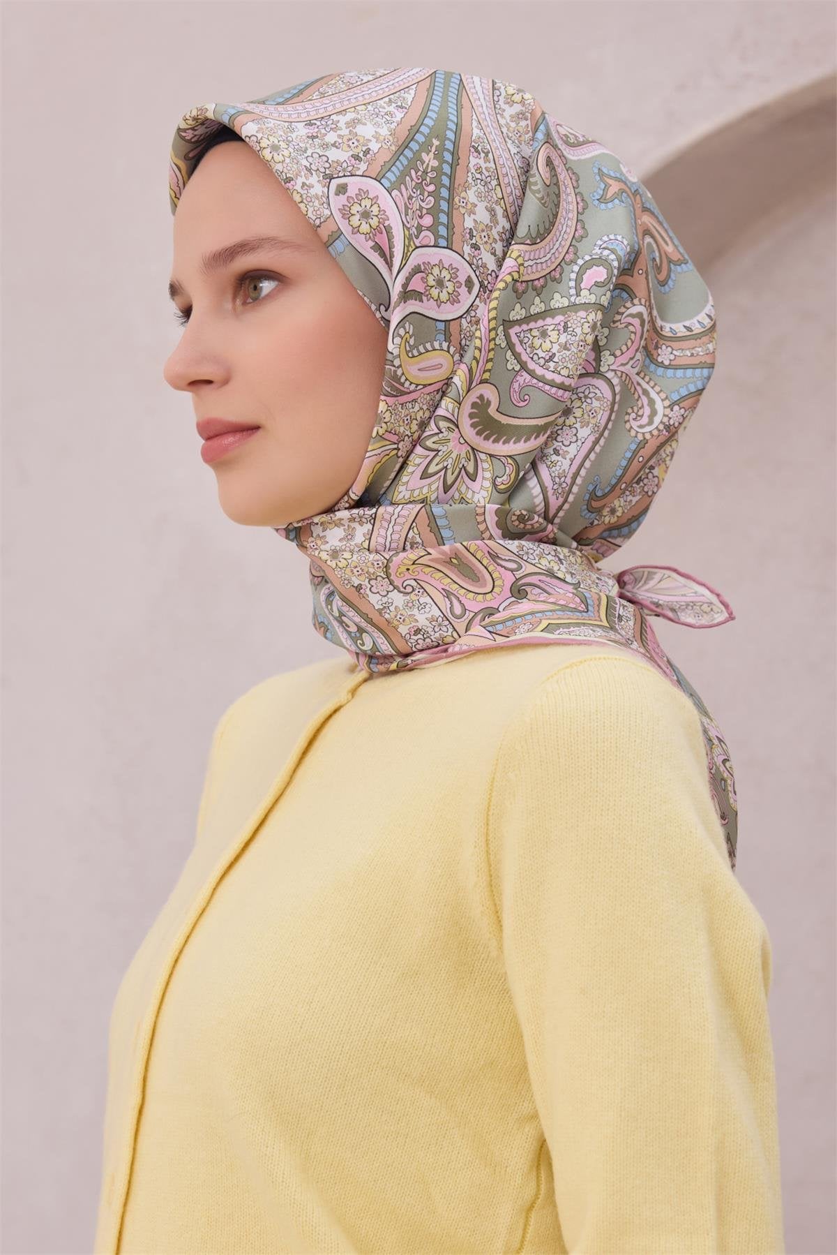 BELLİ ETNİK DESEN İPEK EŞARP