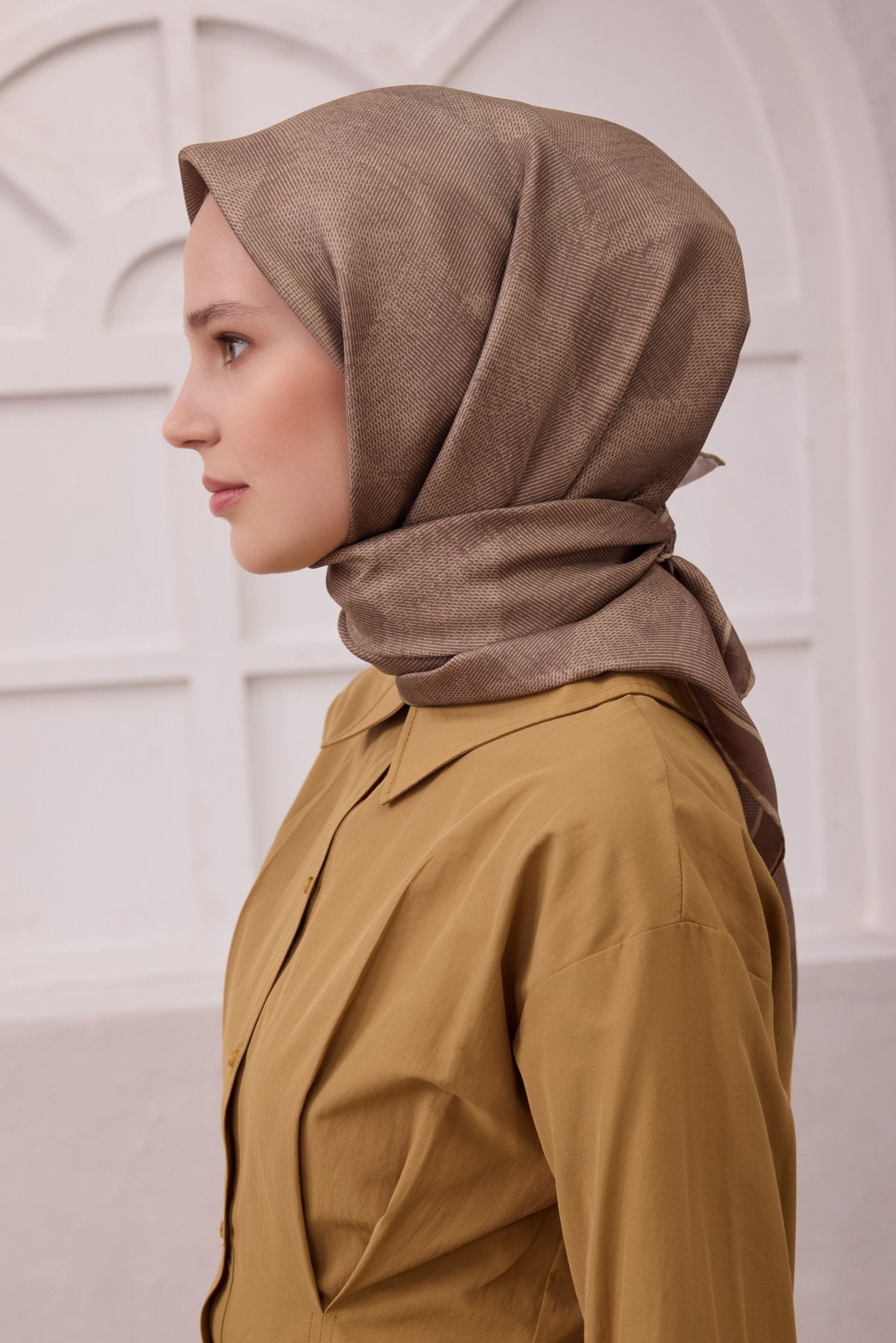 BELLİ GEOMETRİK DESEN İPEK EŞARP