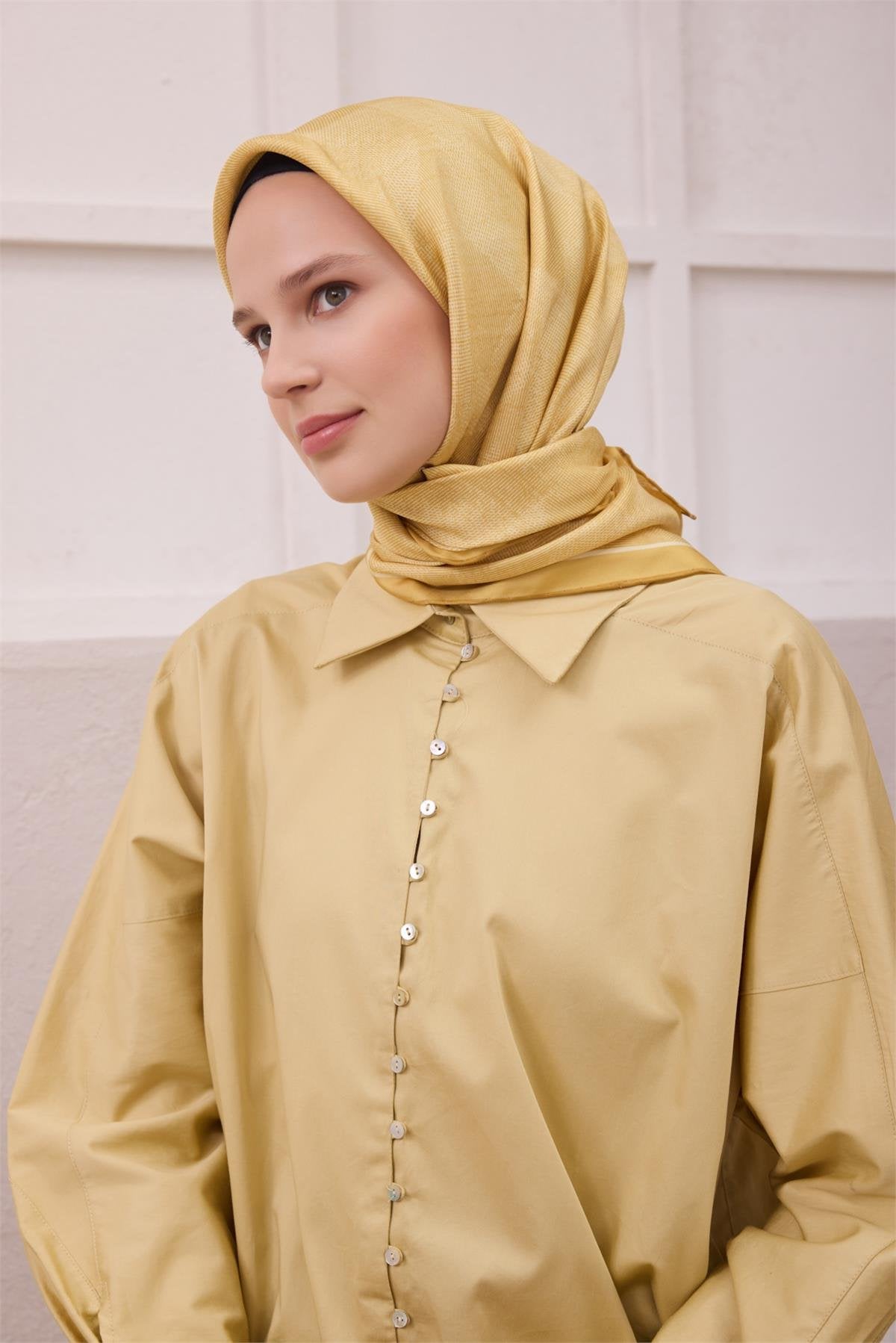 BELLİ GEOMETRİK DESEN İPEK EŞARP