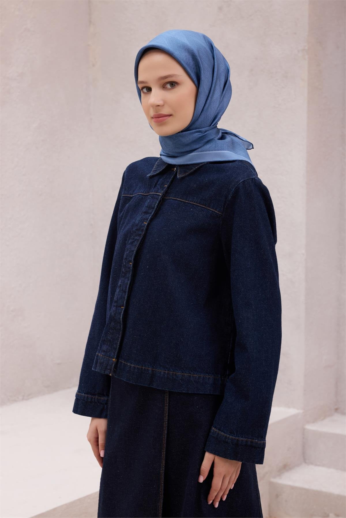 BELLİ GEOMETRİK DESEN İPEK EŞARP