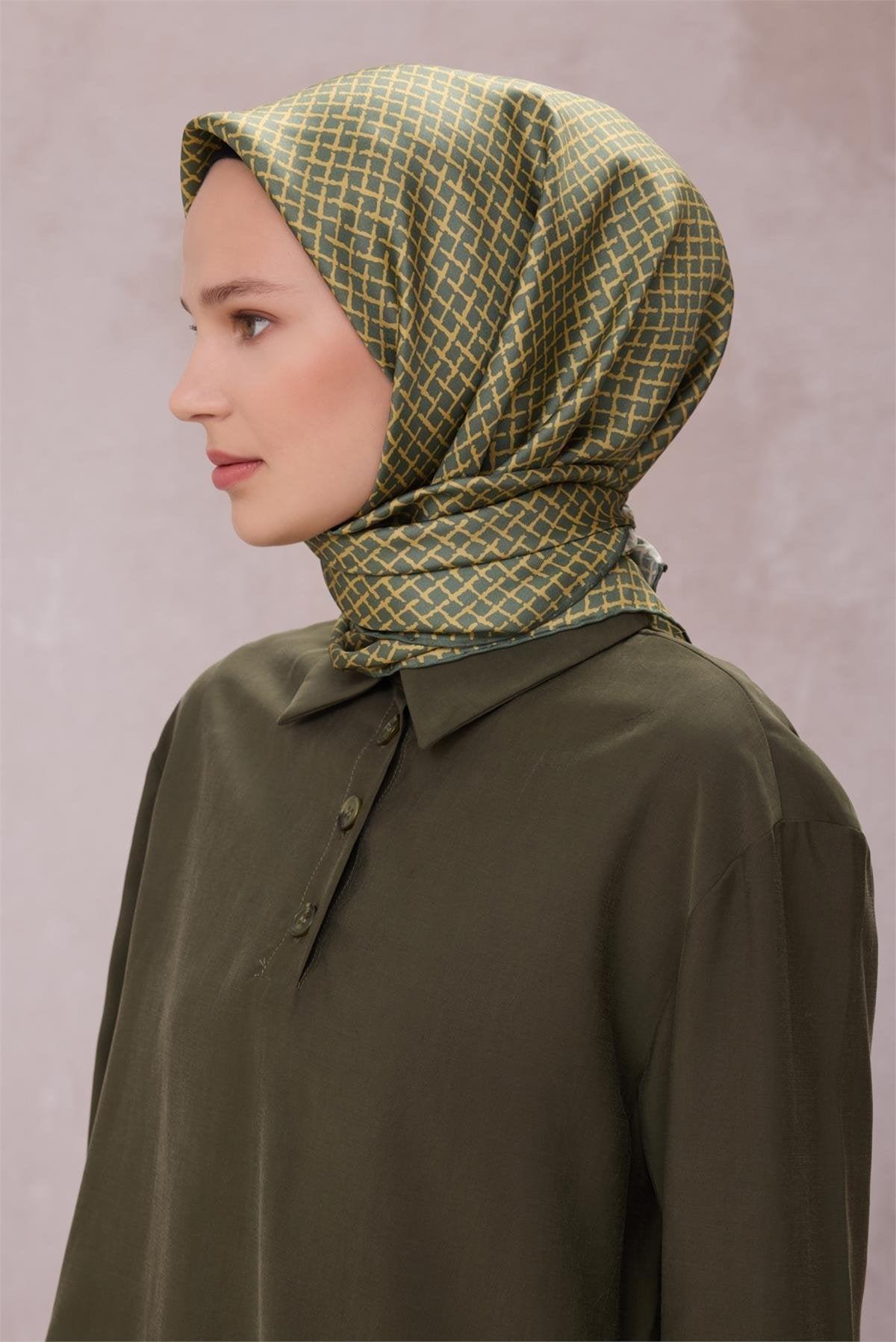 BELLİ GEOMETRİK DESEN İPEK EŞARP