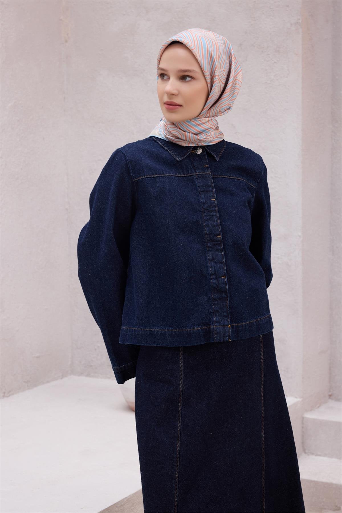 BELLİ GEOMETRİK DESEN İPEK EŞARP