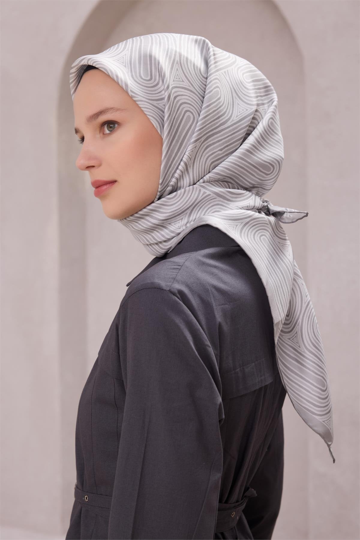 BELLİ GEOMETRİK DESEN İPEK EŞARP