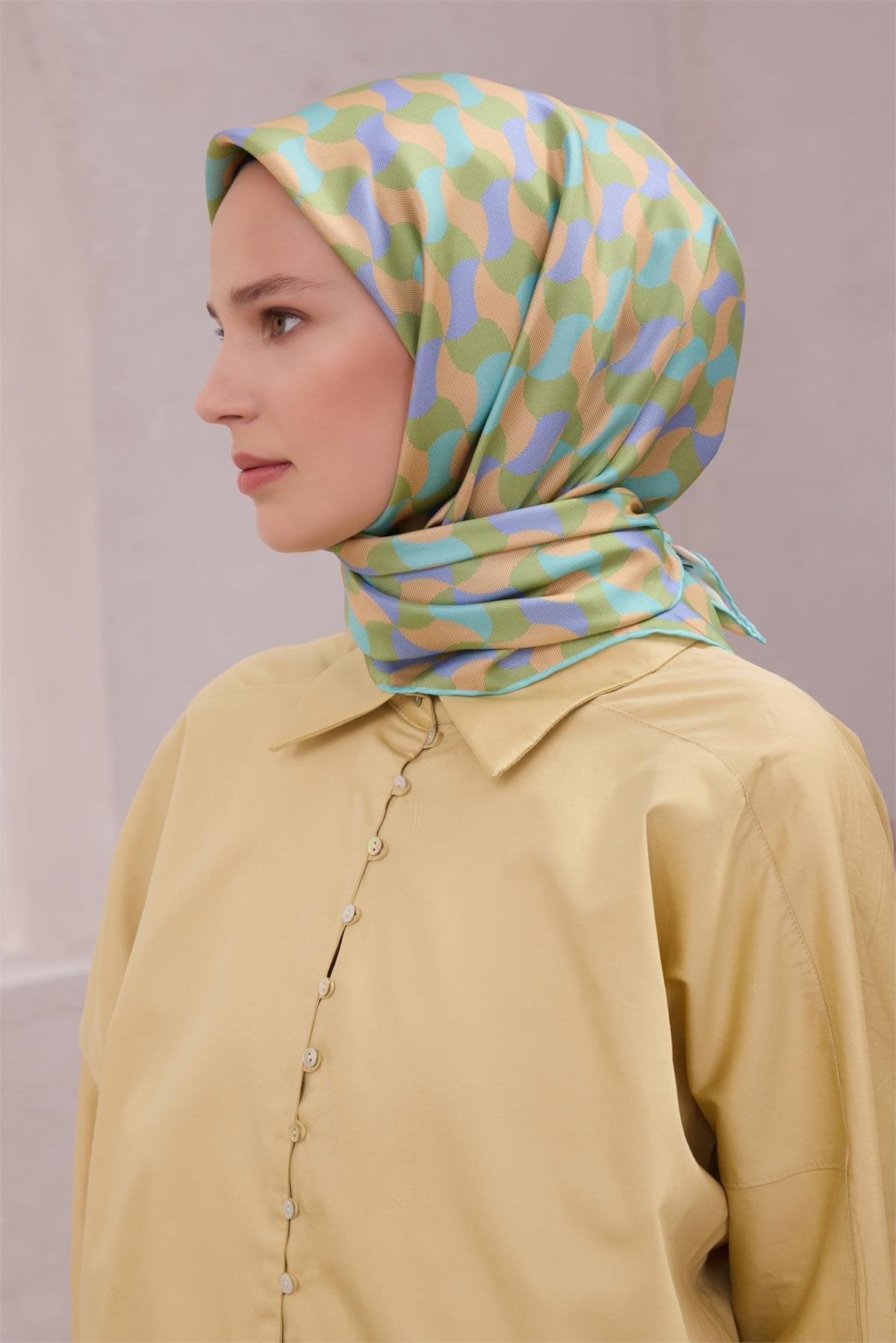 BELLİ GEOMETRİK DESEN İPEK EŞARP