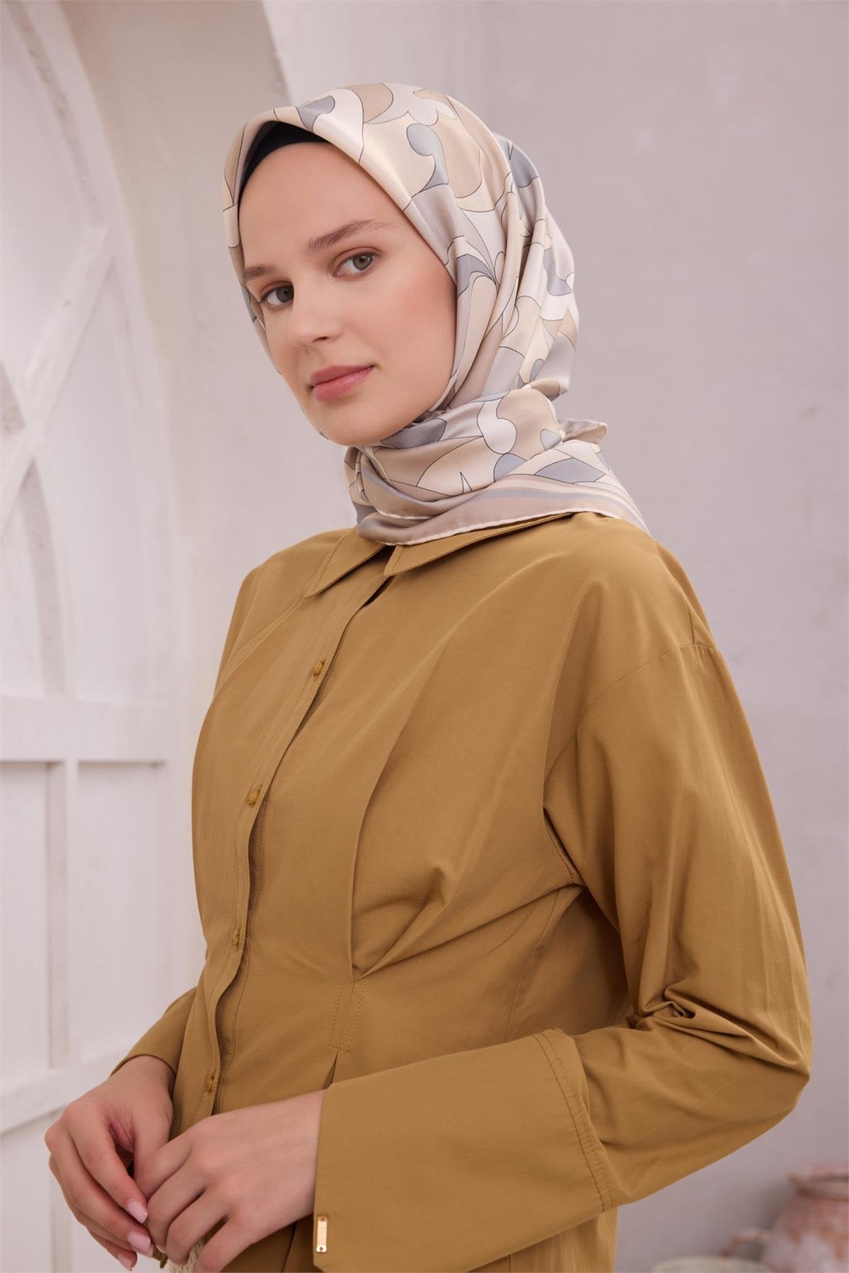 BELLİ GEOMETRİK DESEN İPEK EŞARP