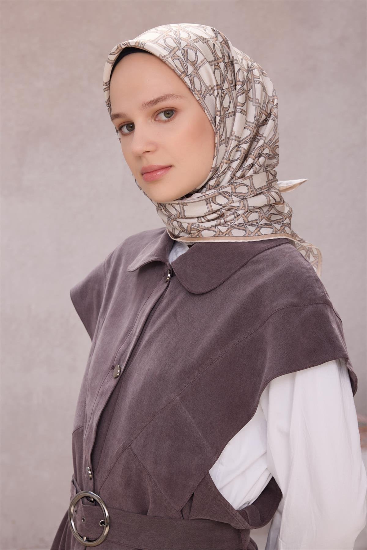 BELLİ GEOMETRİK DESEN İPEK EŞARP