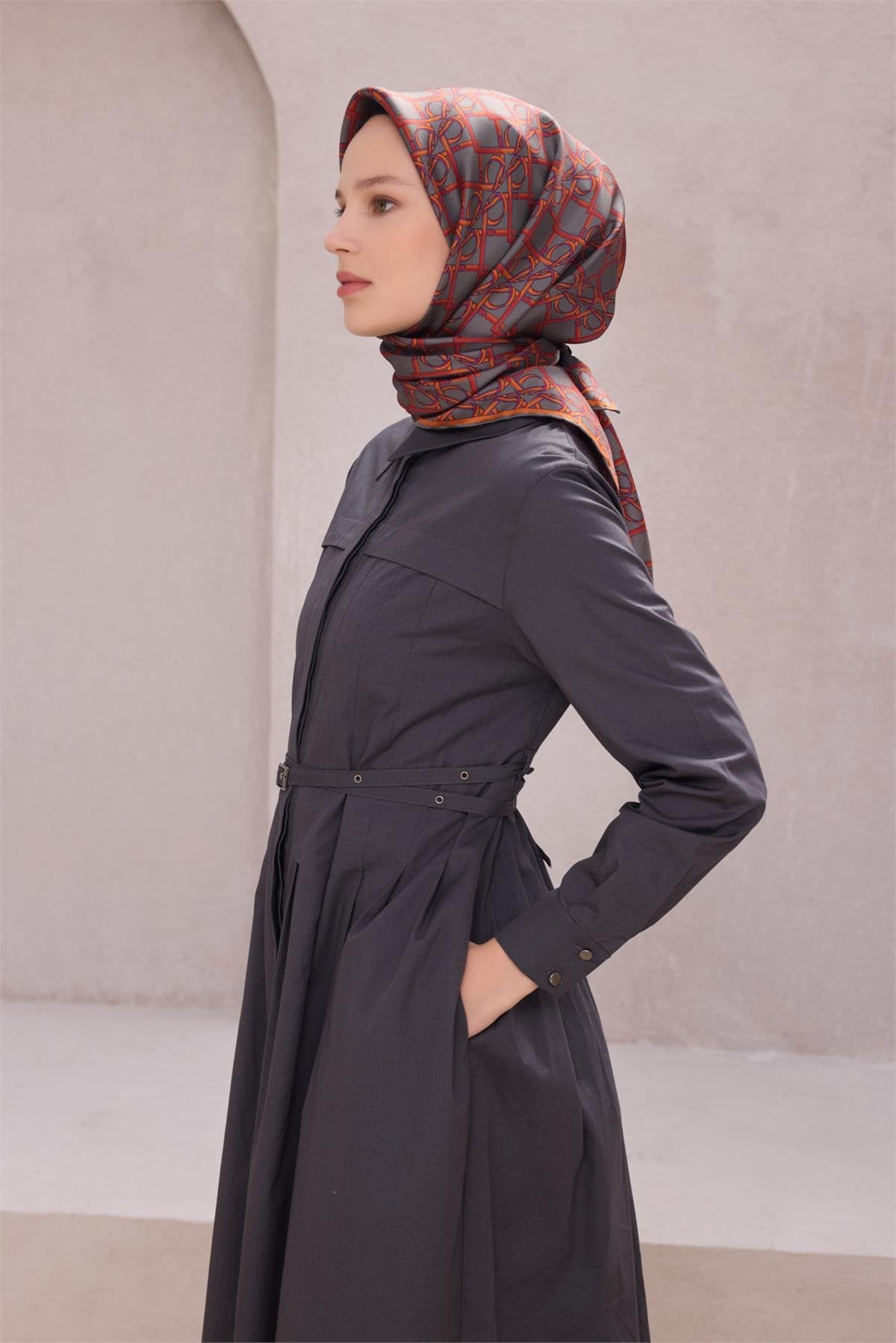 BELLİ GEOMETRİK DESEN İPEK EŞARP