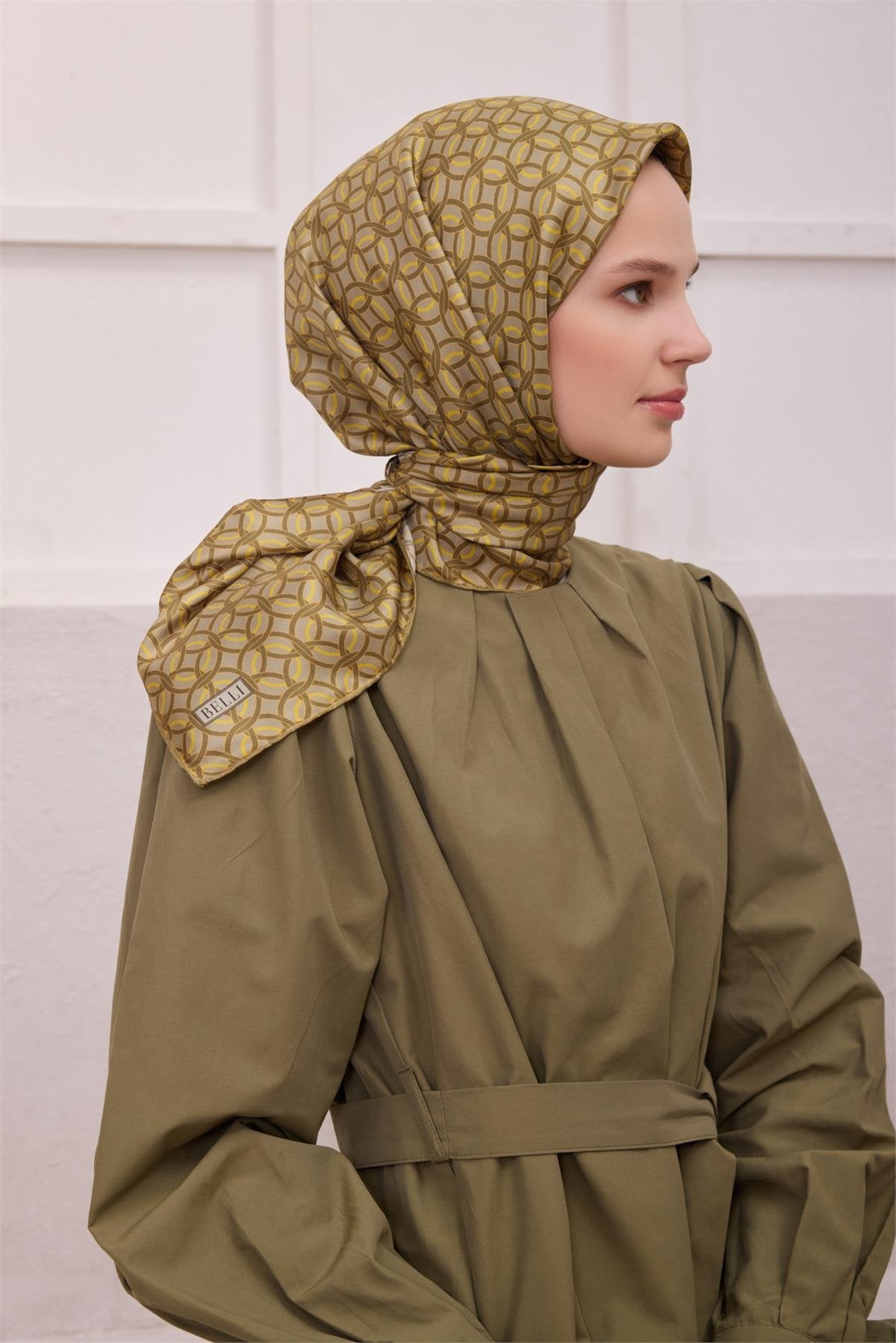 BELLİ GEOMETRİK DESEN İPEK EŞARP