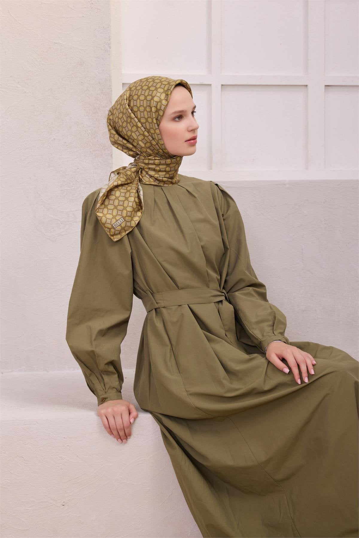 BELLİ GEOMETRİK DESEN İPEK EŞARP