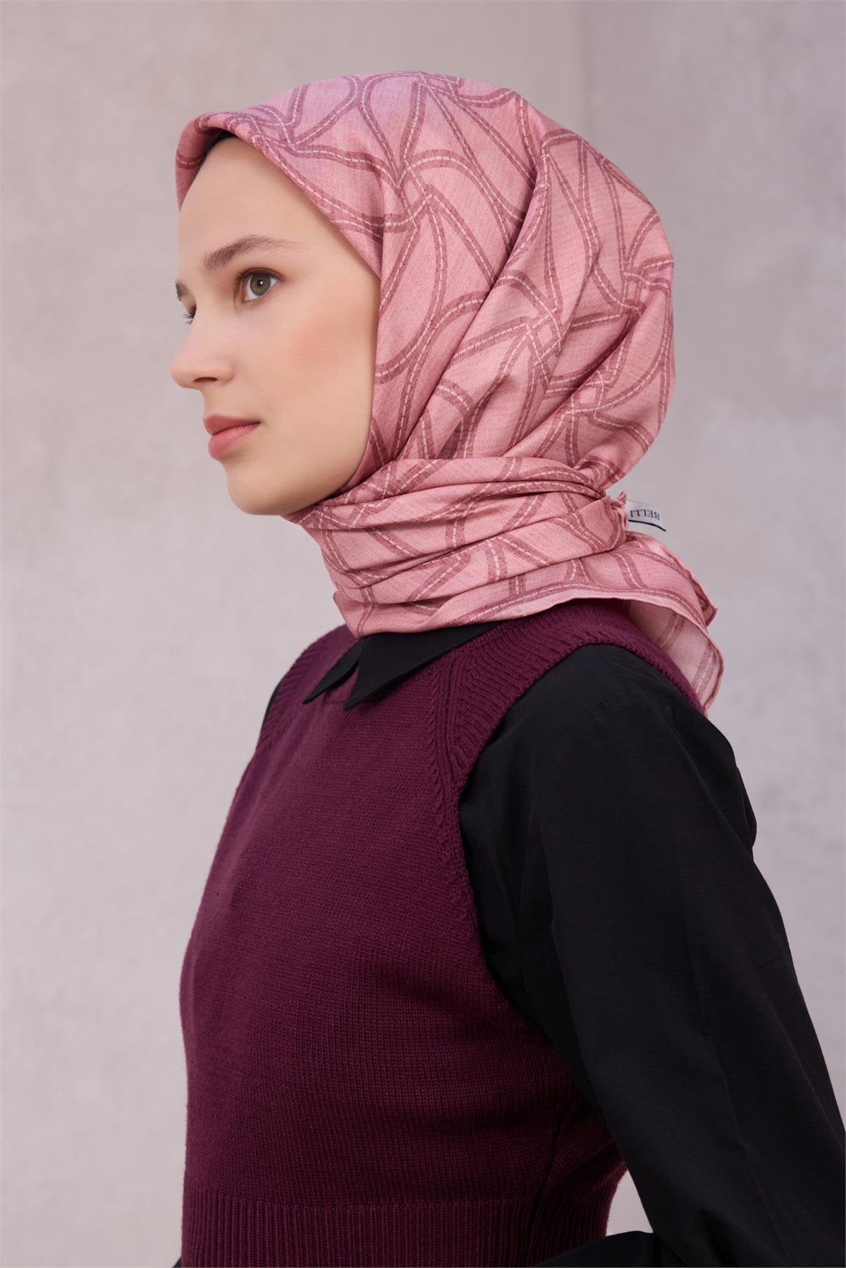 BELLİ GEOMETRİK DESEN İPEK EŞARP