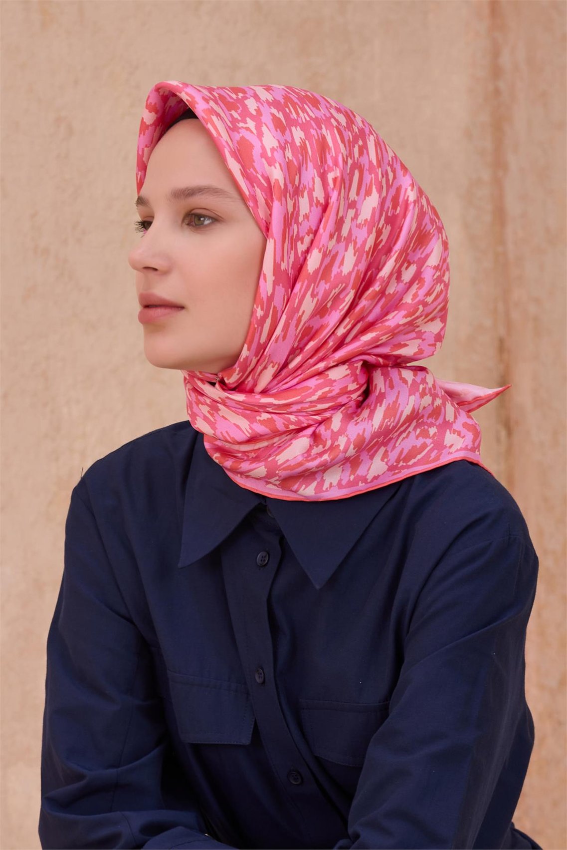 BELLİ LEOPAR DESEN İPEK EŞARP