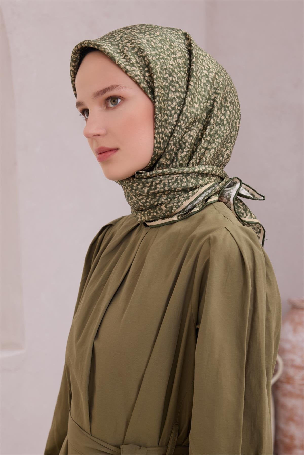 BELLİ LEOPAR DESEN İPEK EŞARP