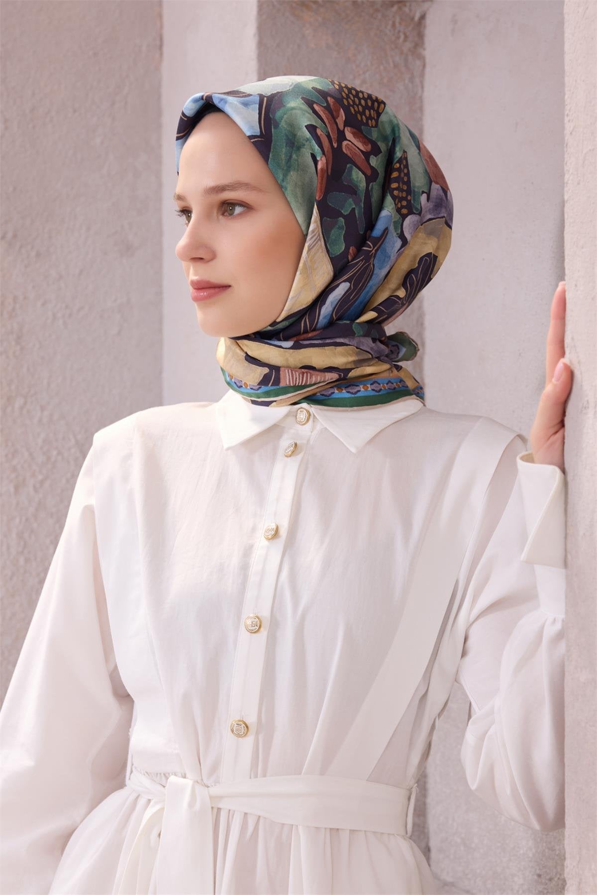 BELLİ OBJE DESEN İPEK EŞARP