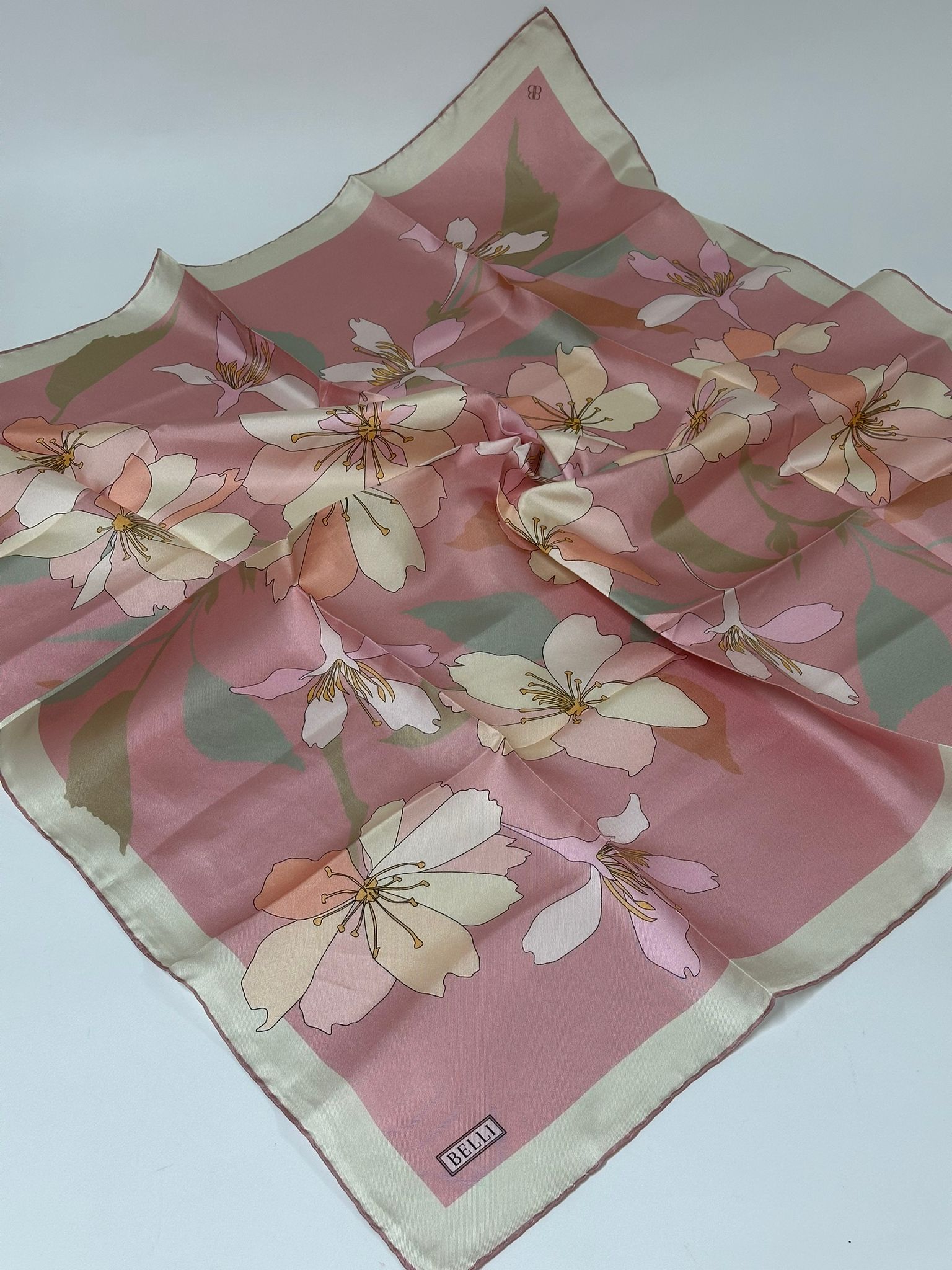 BELLİ ÇİÇEK DESEN İPEK EŞARP