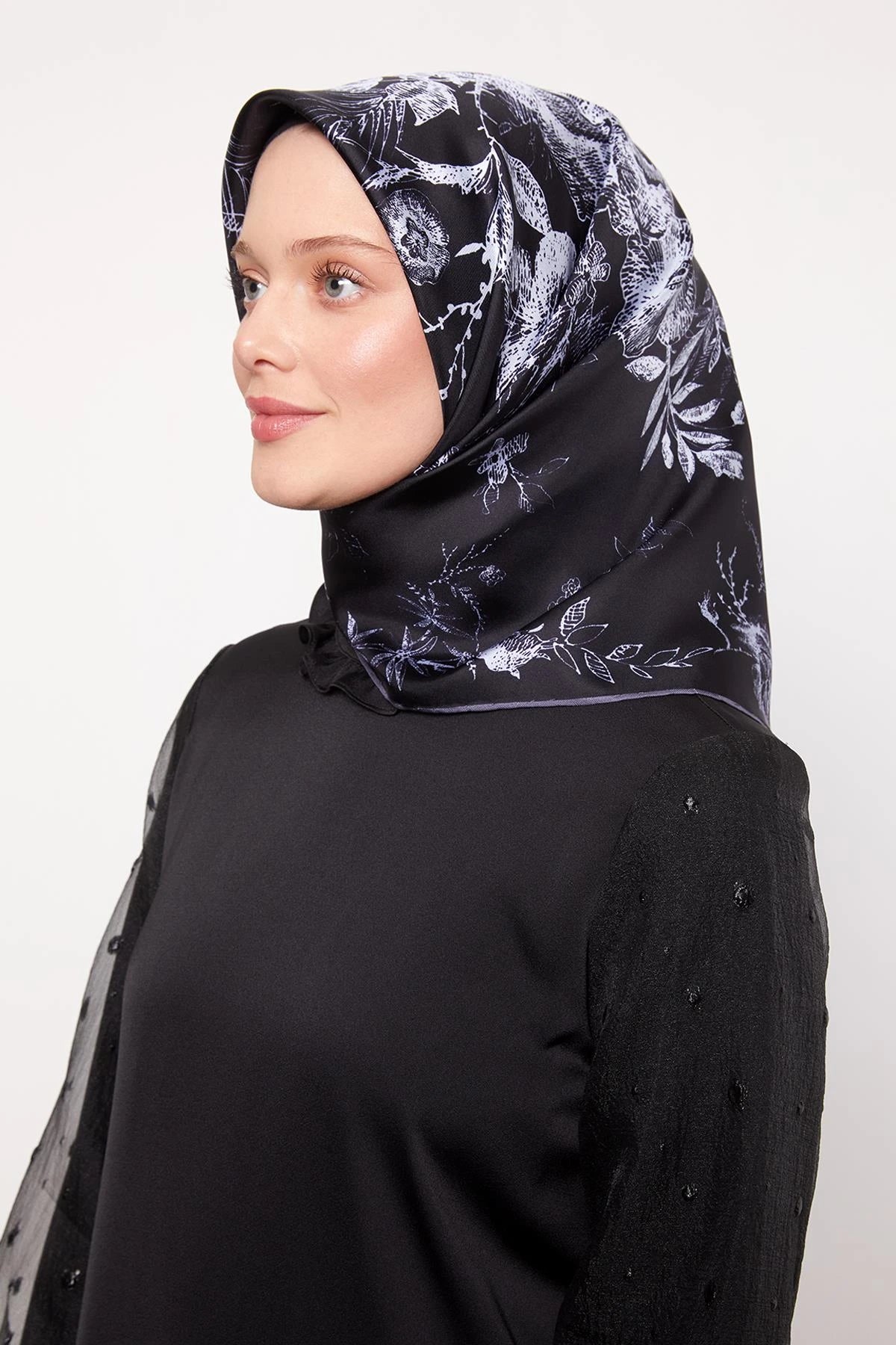 LEVİDOR SOYUT GÜL DESEN İPEK EŞARP