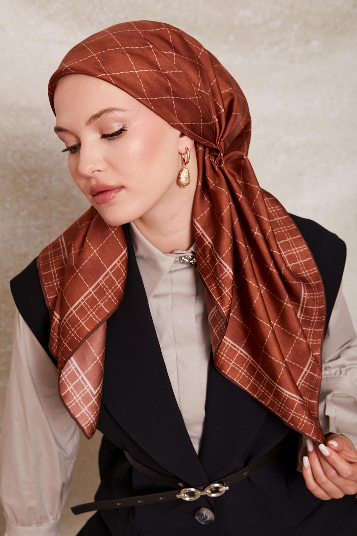 LEVİDOR KARE DESEN İPEK EŞARP