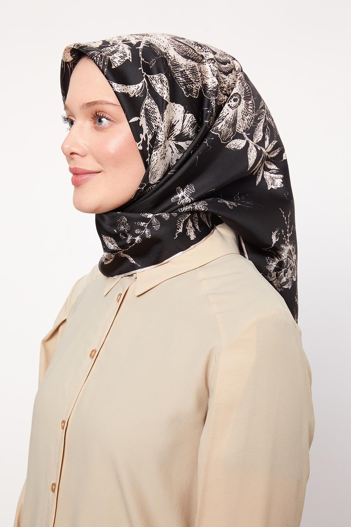 LEVİDOR SOYUT GÜL DESEN İPEK EŞARP