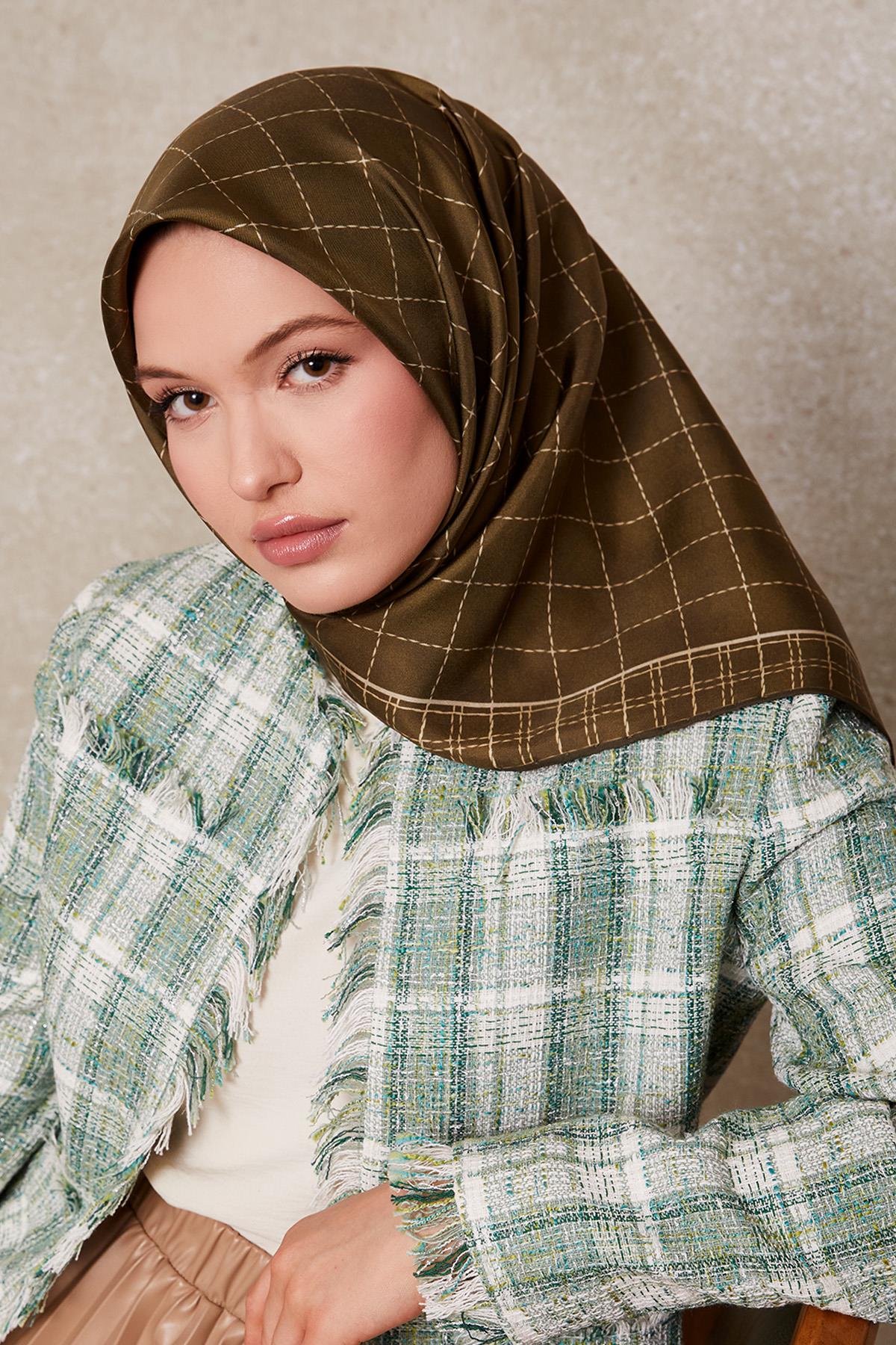 LEVİDOR KARE DESEN İPEK EŞARP