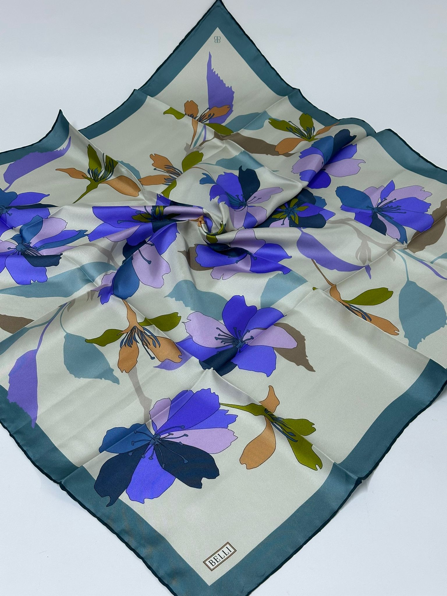 BELLİ ÇİÇEK DESEN İPEK EŞARP