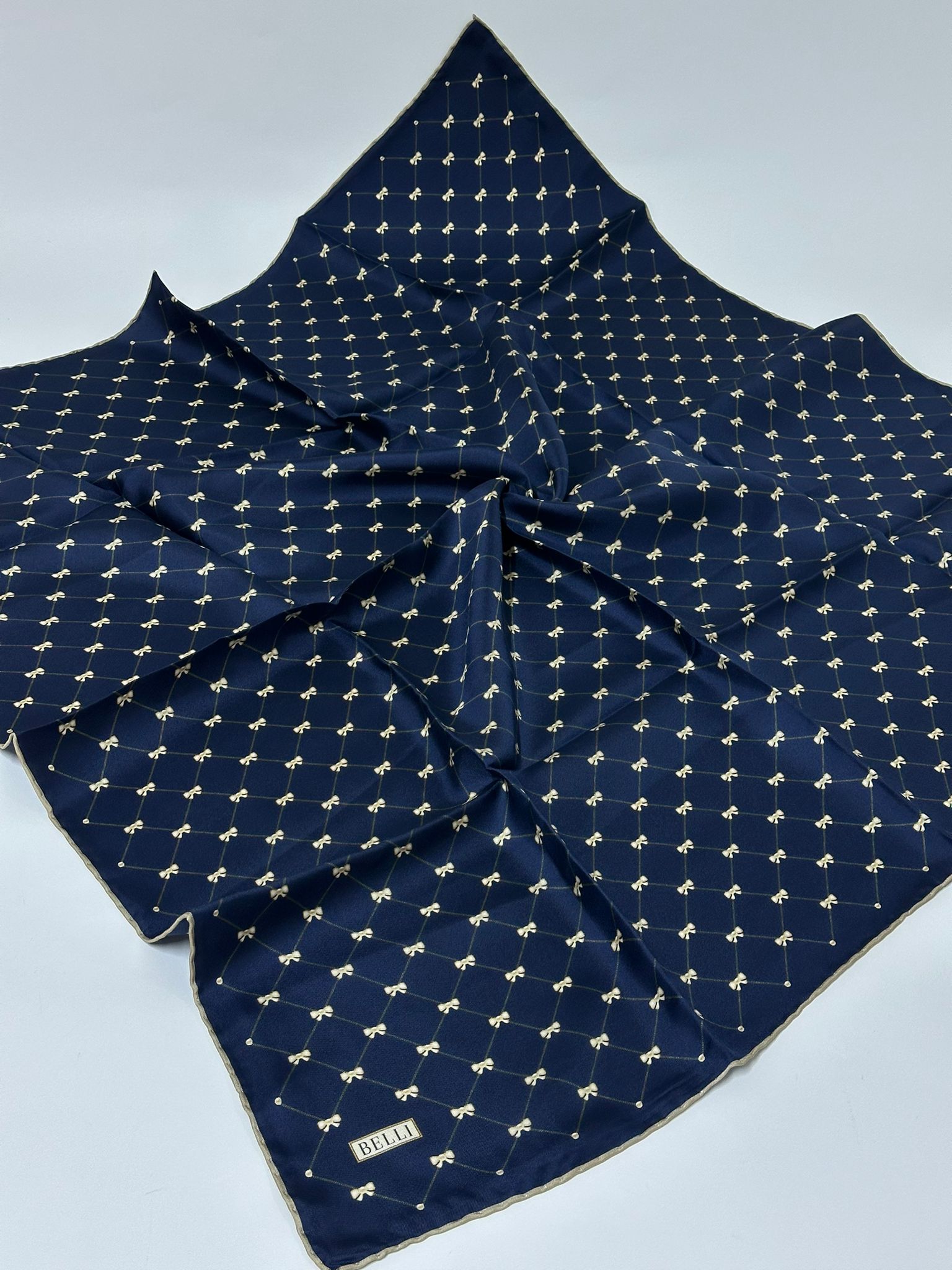 BELLİ KURDELE KAFES DESEN İPEK EŞARP