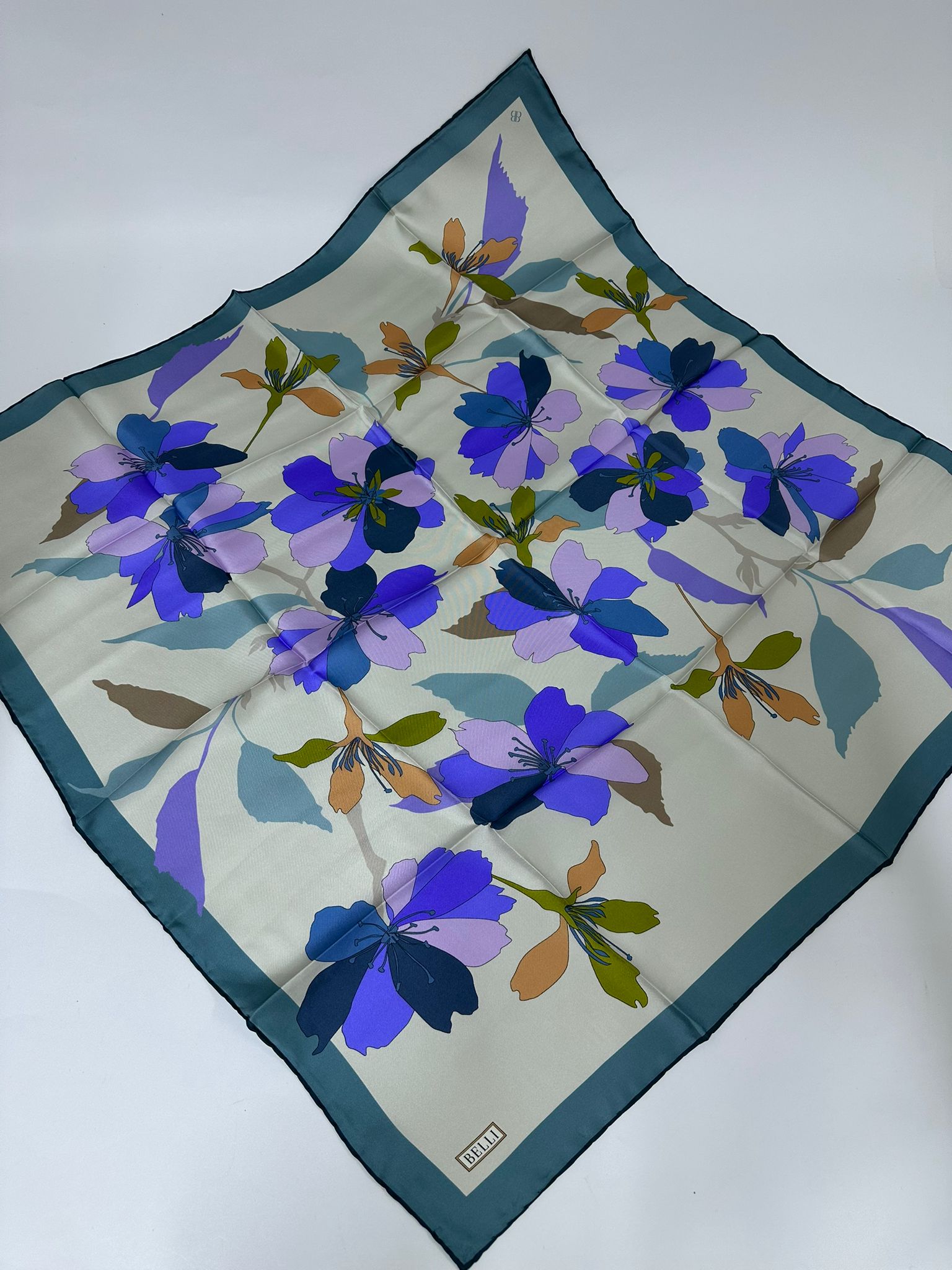 BELLİ ÇİÇEK DESEN İPEK EŞARP