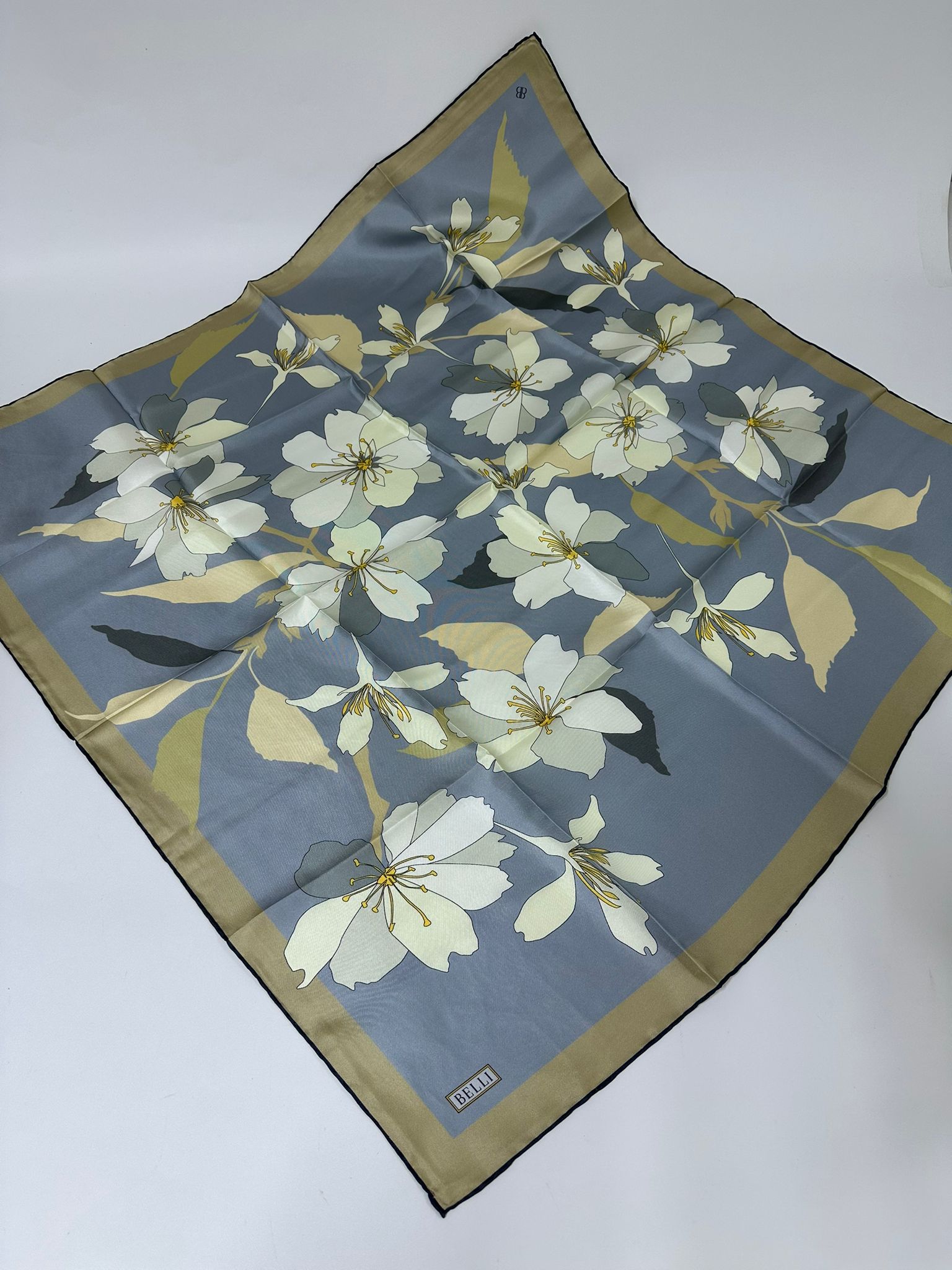 BELLİ ÇİÇEK DESEN İPEK EŞARP