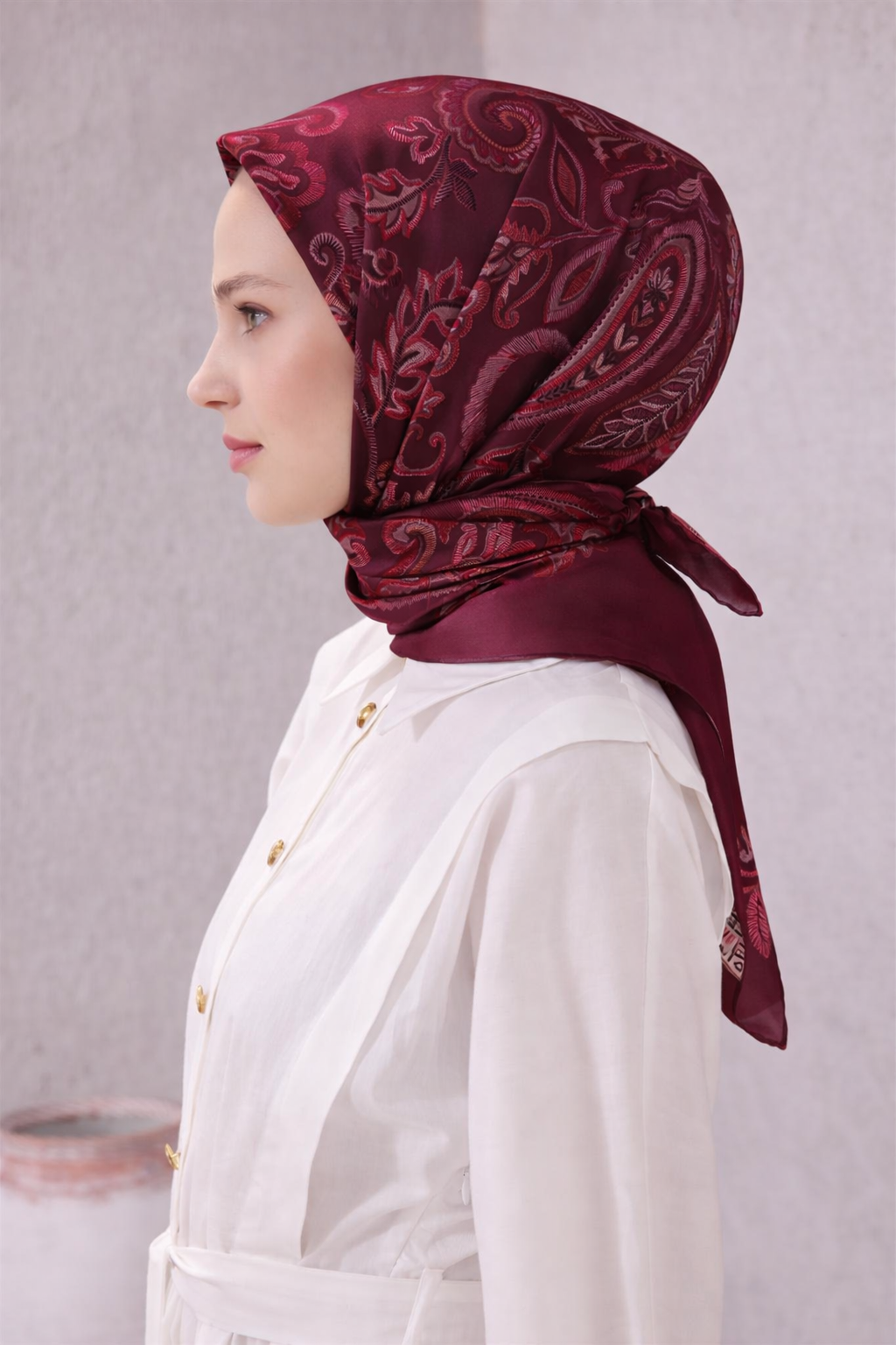 BELLİ ÇİÇEK DESEN İPEK EŞARP