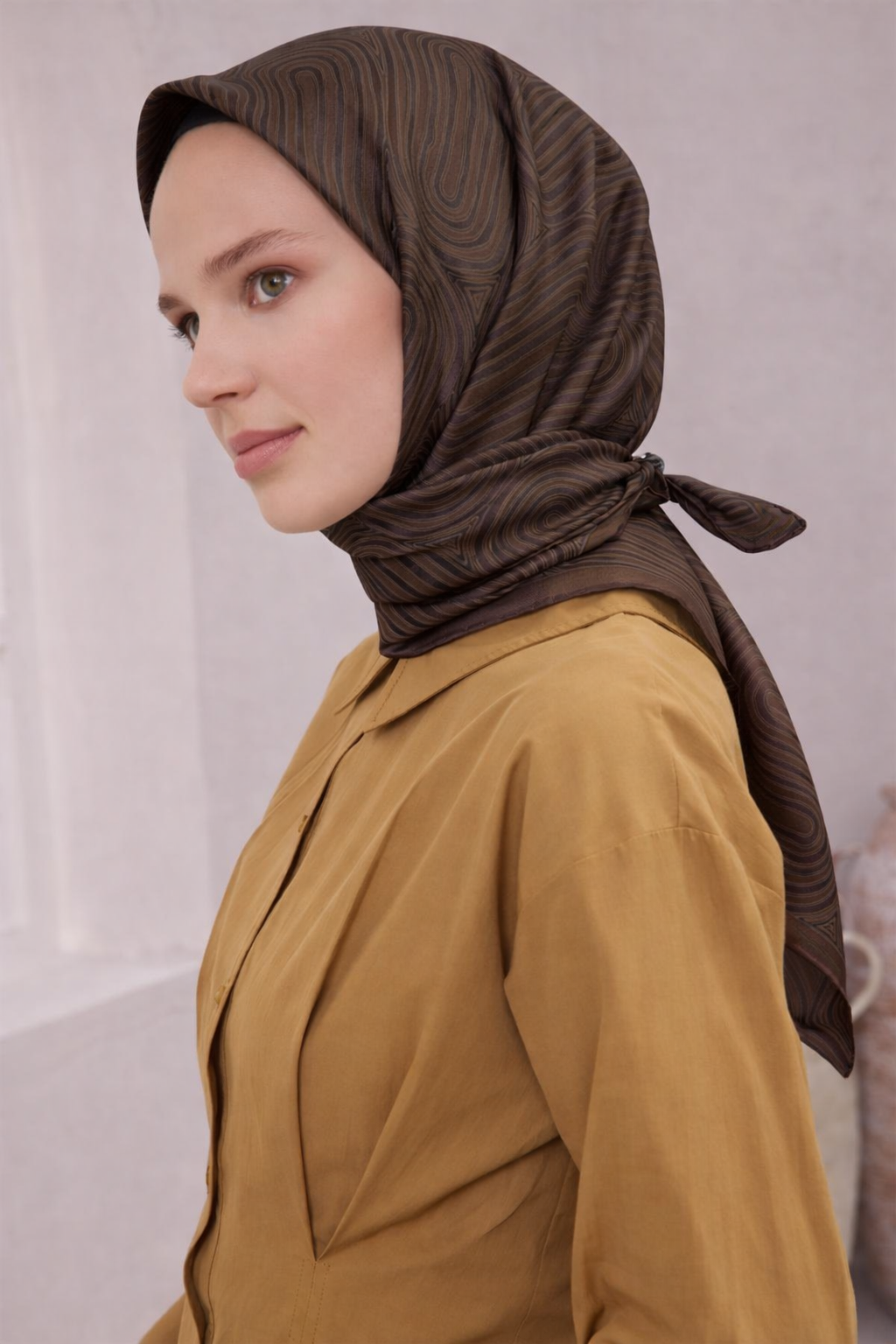 BELLİ GEOMETRİK DESEN İPEK EŞARP