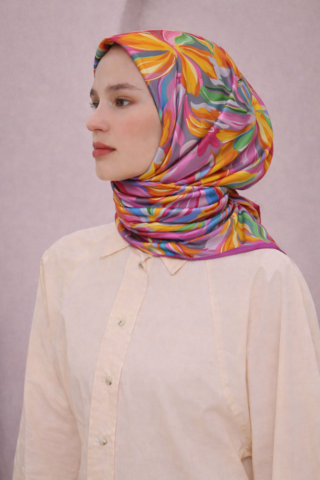 BELLİ ÇİÇEK DESEN İPEK EŞARP